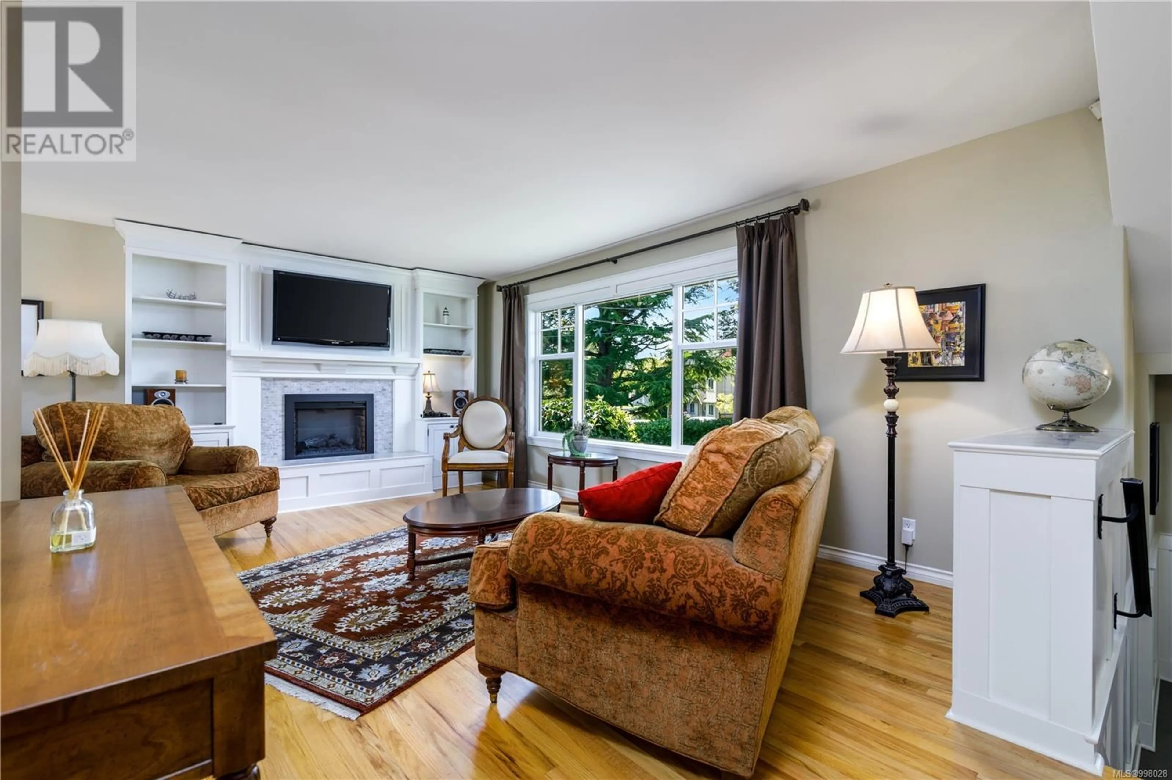 Living room with furniture, unknown for 1882 VENTURA WAY, Saanich British Columbia V8H1R3