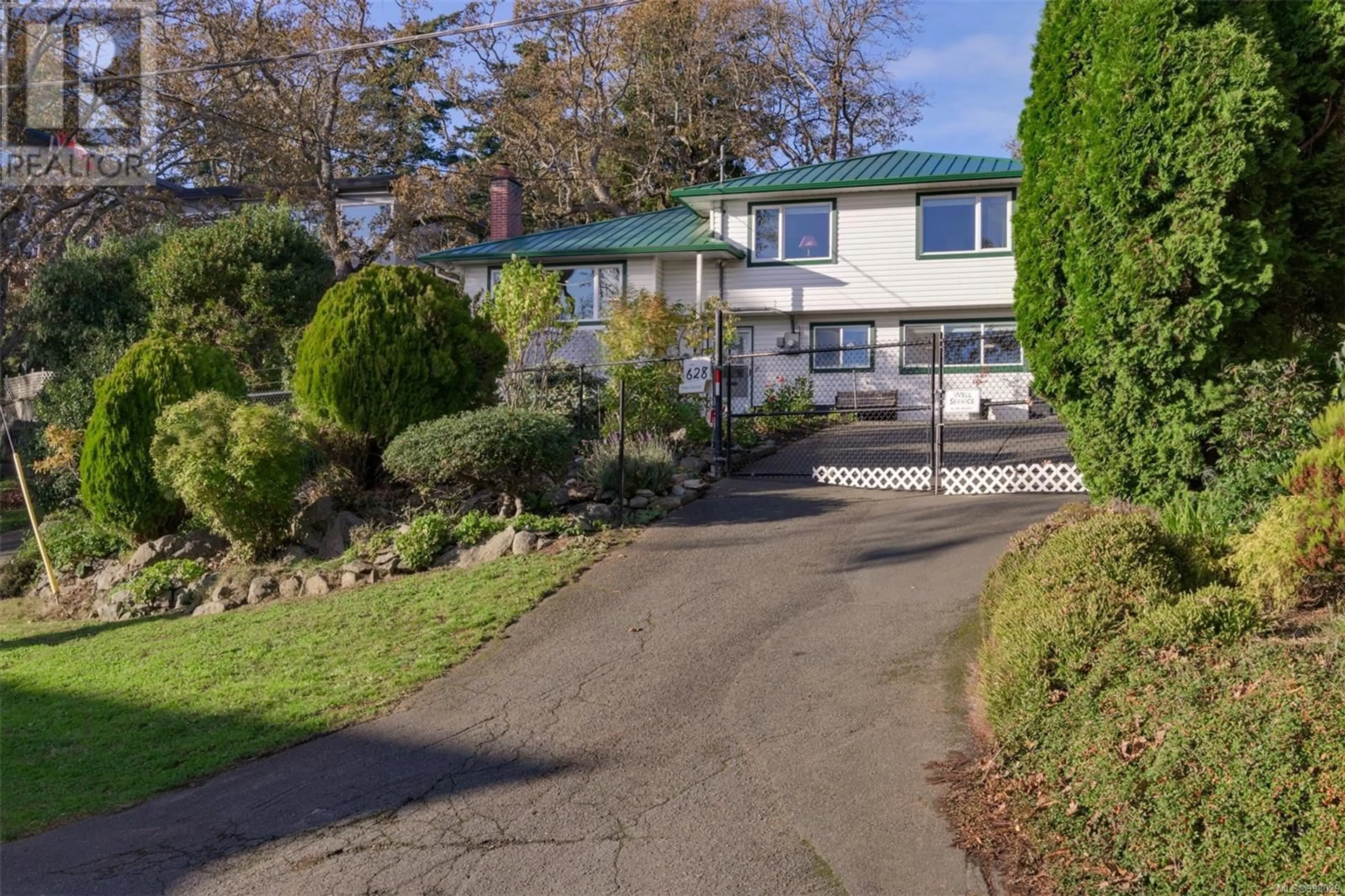 A pic from outside/outdoor area/front of a property/back of a property/a pic from drone, street for 628 FERNHILL ROAD, Esquimalt British Columbia V9A4Y9