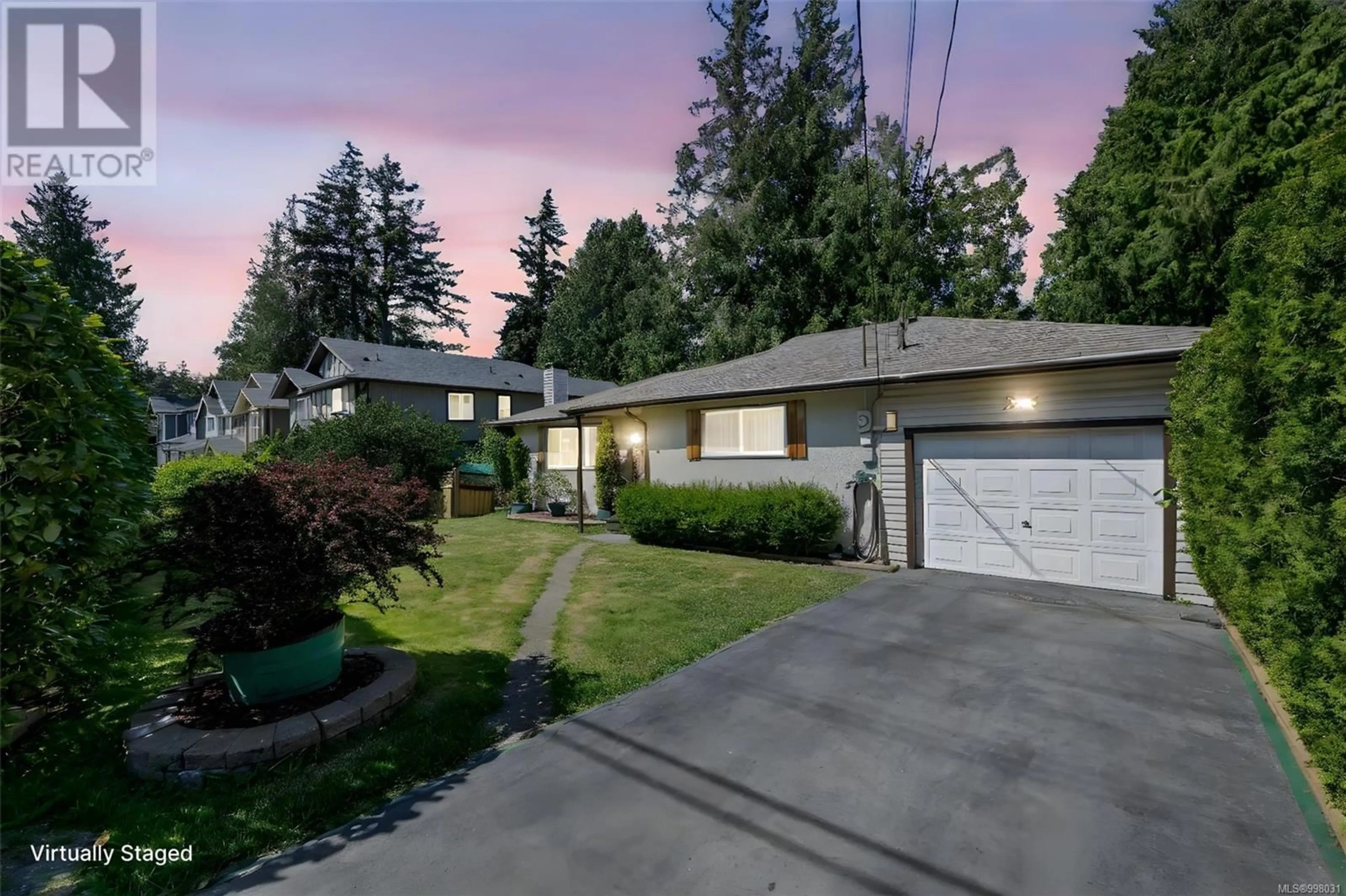A pic from outside/outdoor area/front of a property/back of a property/a pic from drone, street for 1028 JENKINS AVENUE, Langford British Columbia V9B2N7