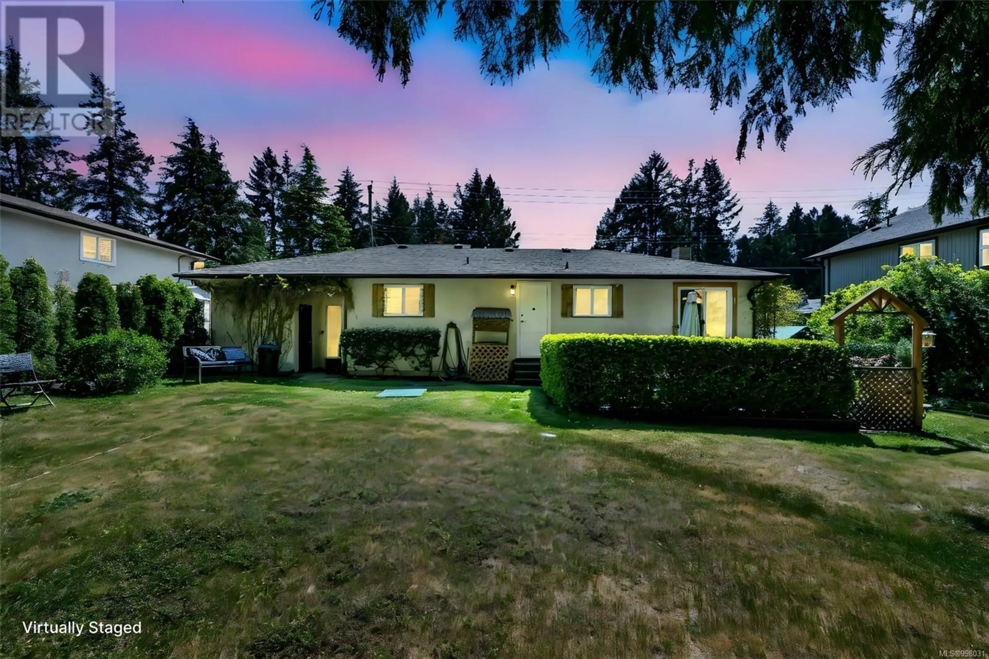 A pic from outside/outdoor area/front of a property/back of a property/a pic from drone, street for 1028 JENKINS AVENUE, Langford British Columbia V9B2N7