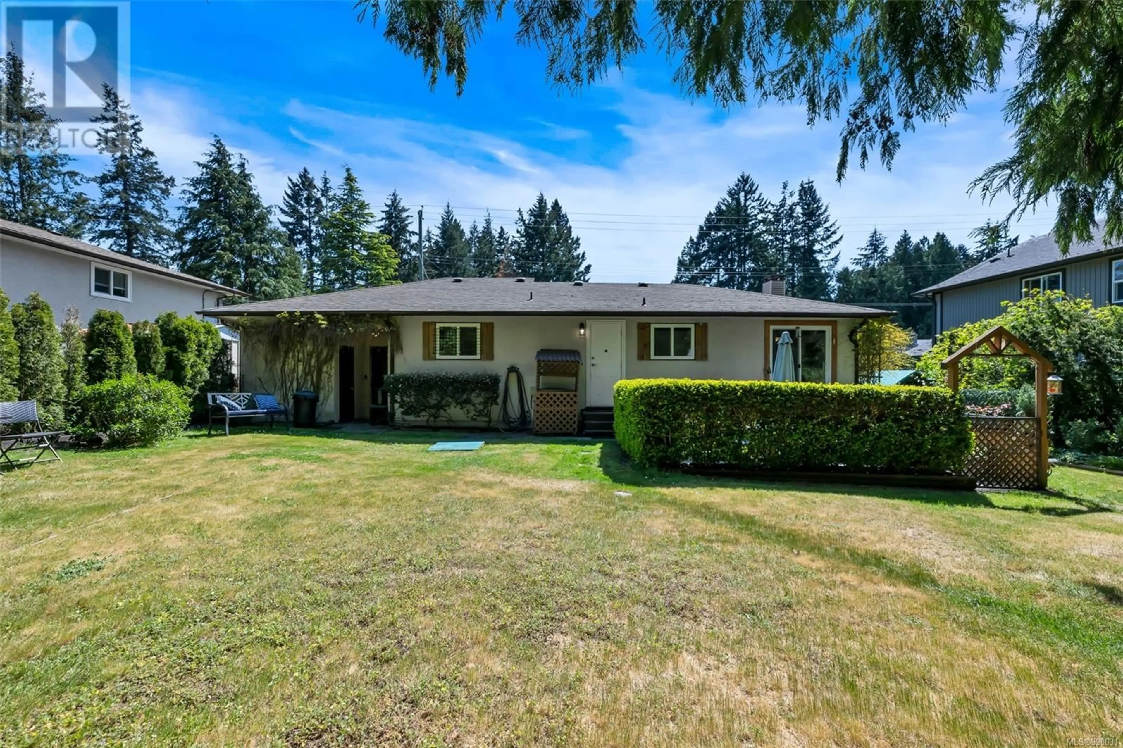 A pic from outside/outdoor area/front of a property/back of a property/a pic from drone, street for 1028 JENKINS AVENUE, Langford British Columbia V9B2N7