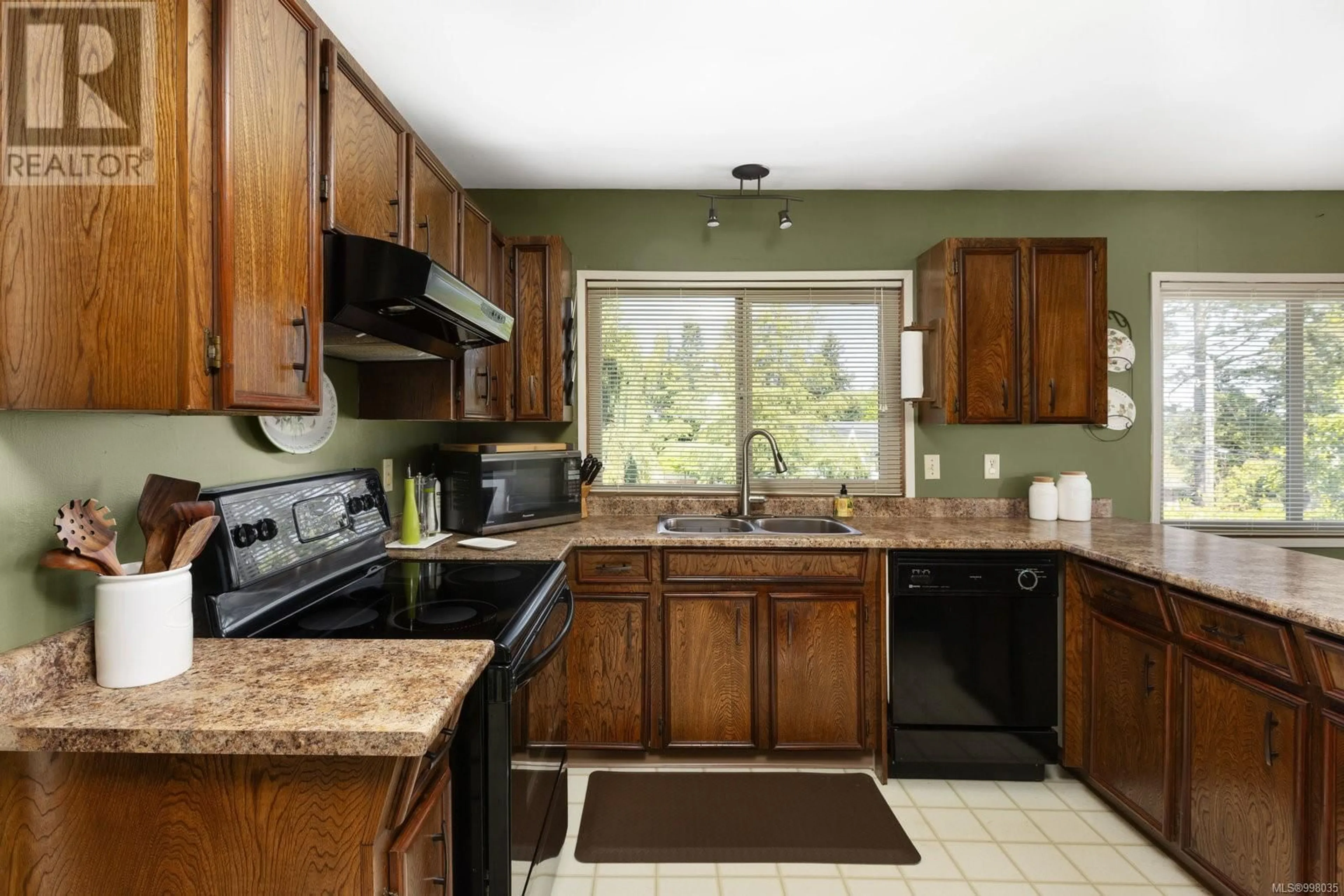 Standard kitchen, ceramic/tile floor for 2077 STELLY'S CROSS ROAD, Central Saanich British Columbia V8M1M7