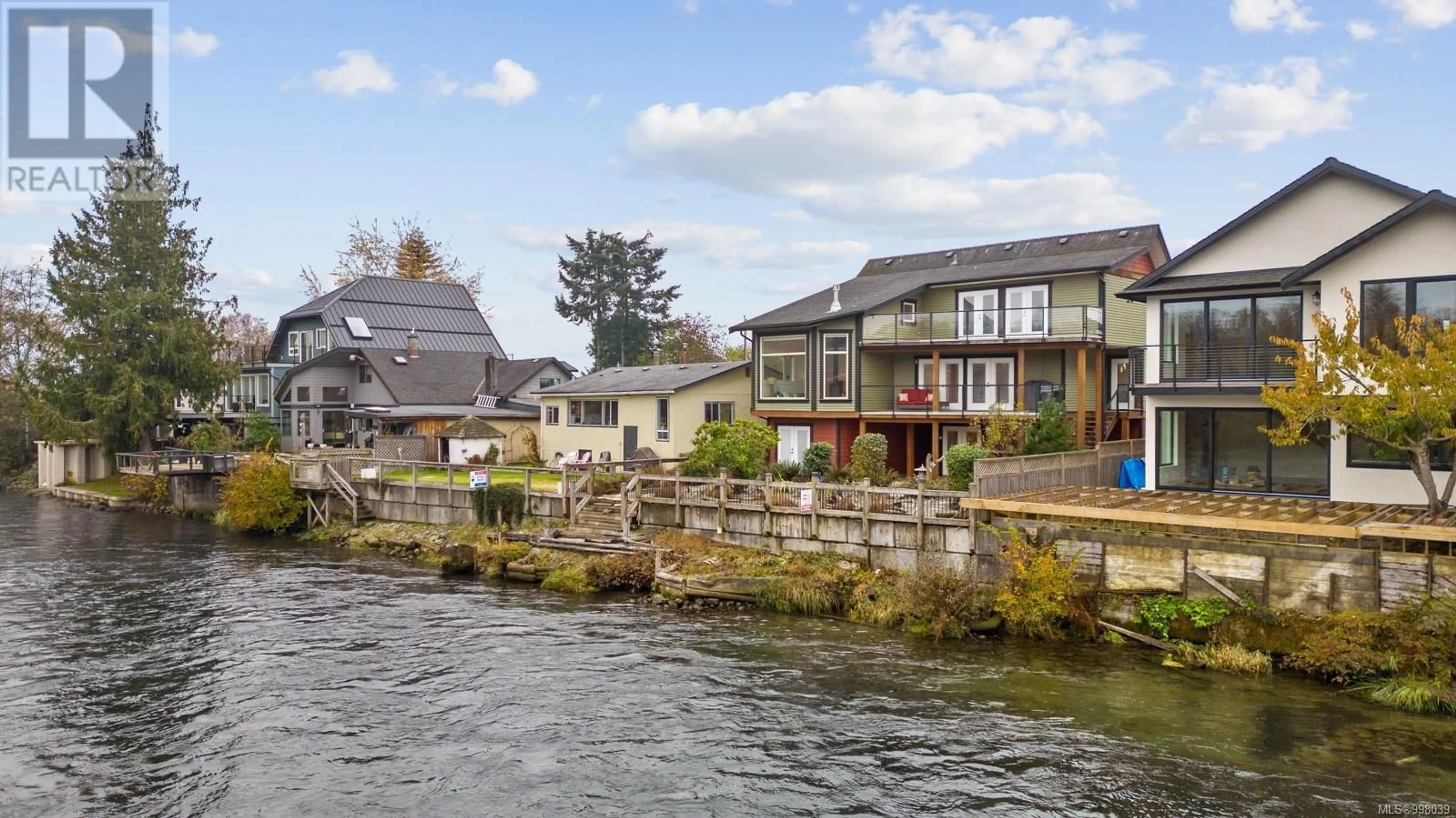 A pic from outside/outdoor area/front of a property/back of a property/a pic from drone, water/lake/river/ocean view for 1940 19TH AVENUE, Campbell River British Columbia V9W4M7