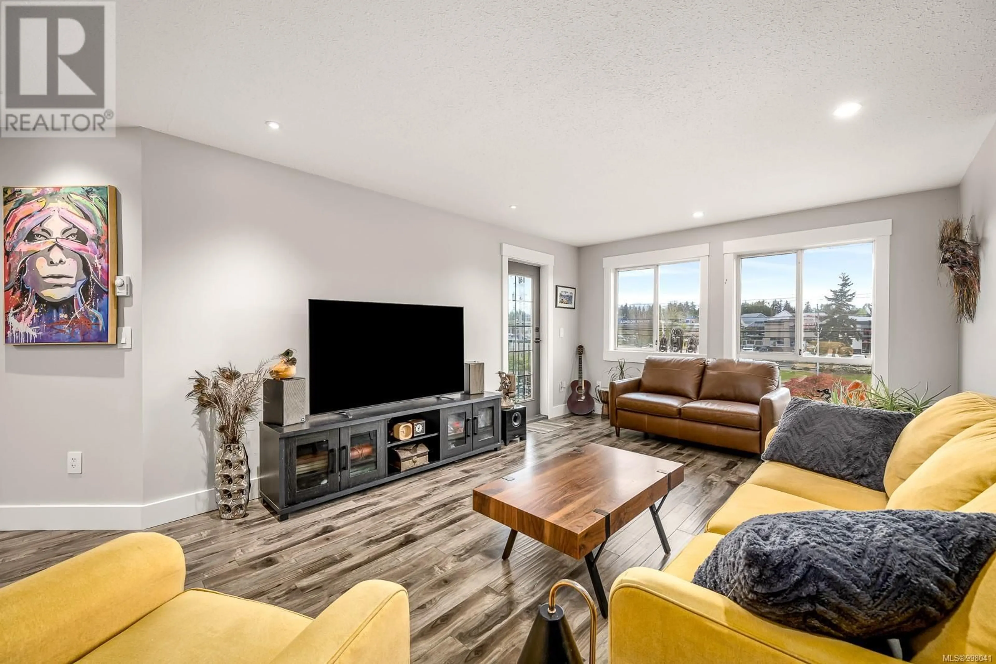 Living room with furniture, unknown for 104 - 2720 CLIFFE AVENUE, Courtenay British Columbia V9J1E6