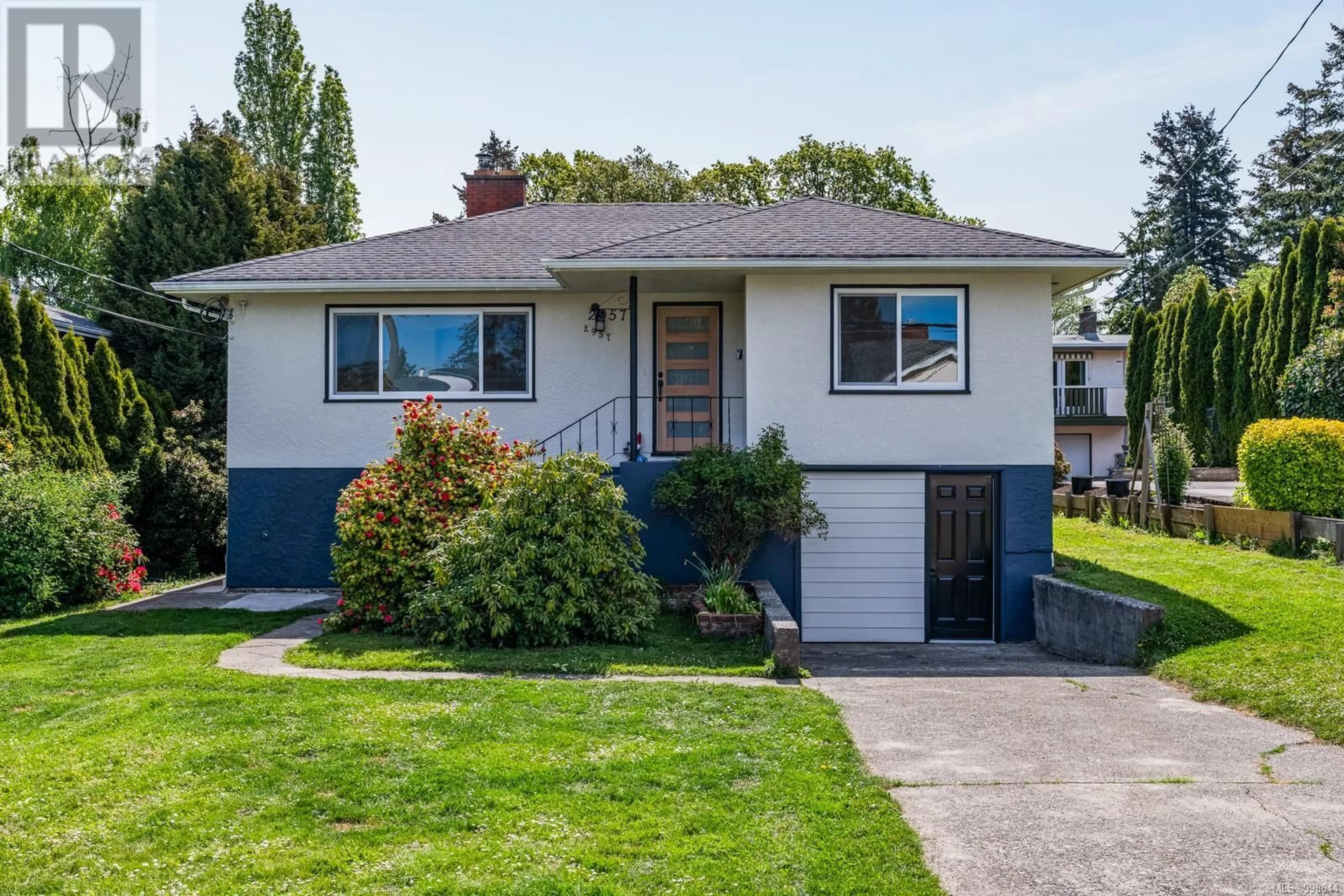 Home with vinyl exterior material, street for 2957 AUSTIN AVENUE, Saanich British Columbia V9A2K9