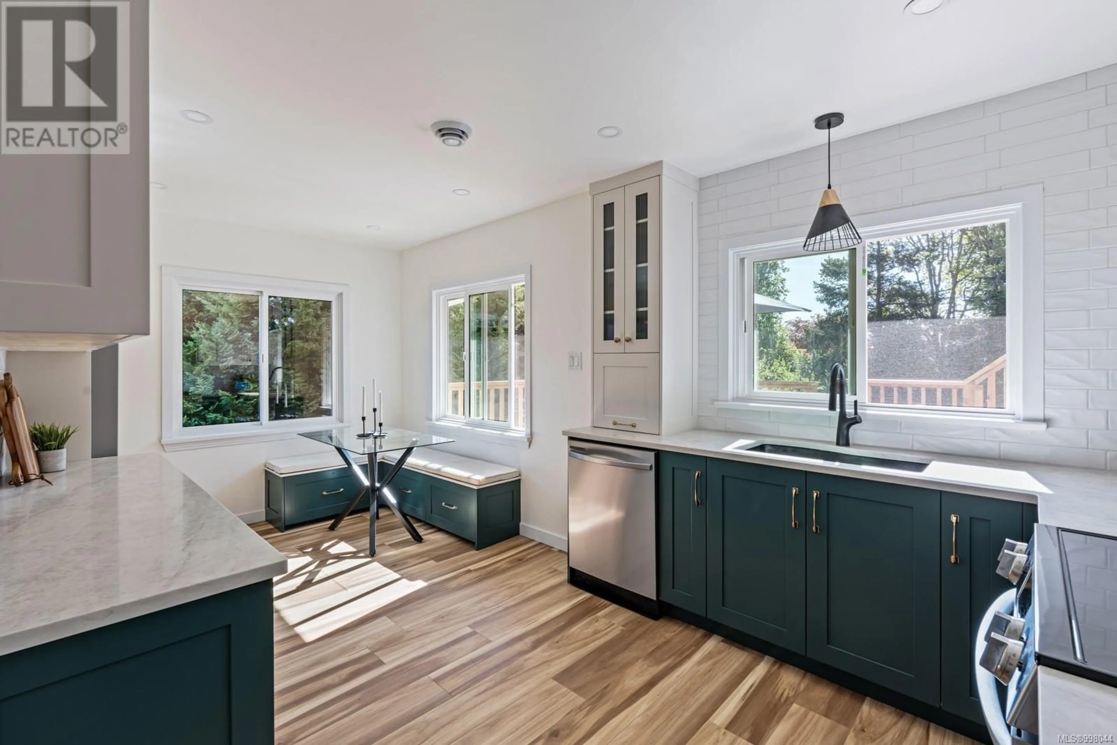 Open concept kitchen, ceramic/tile floor for 2957 AUSTIN AVENUE, Saanich British Columbia V9A2K9