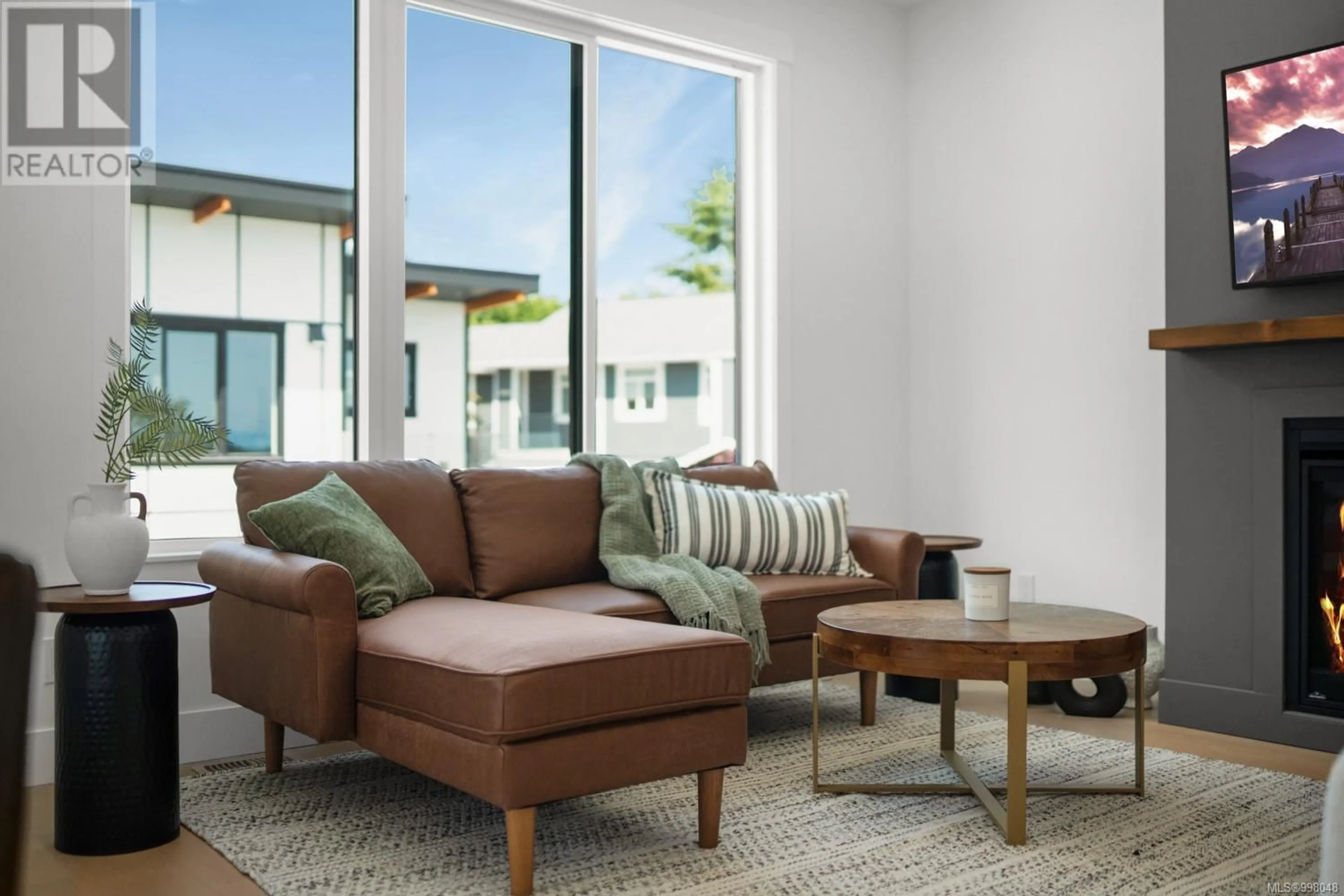 Living room with furniture, unknown for 2545 DOCTORS ROAD, Nanaimo British Columbia V9S3V4