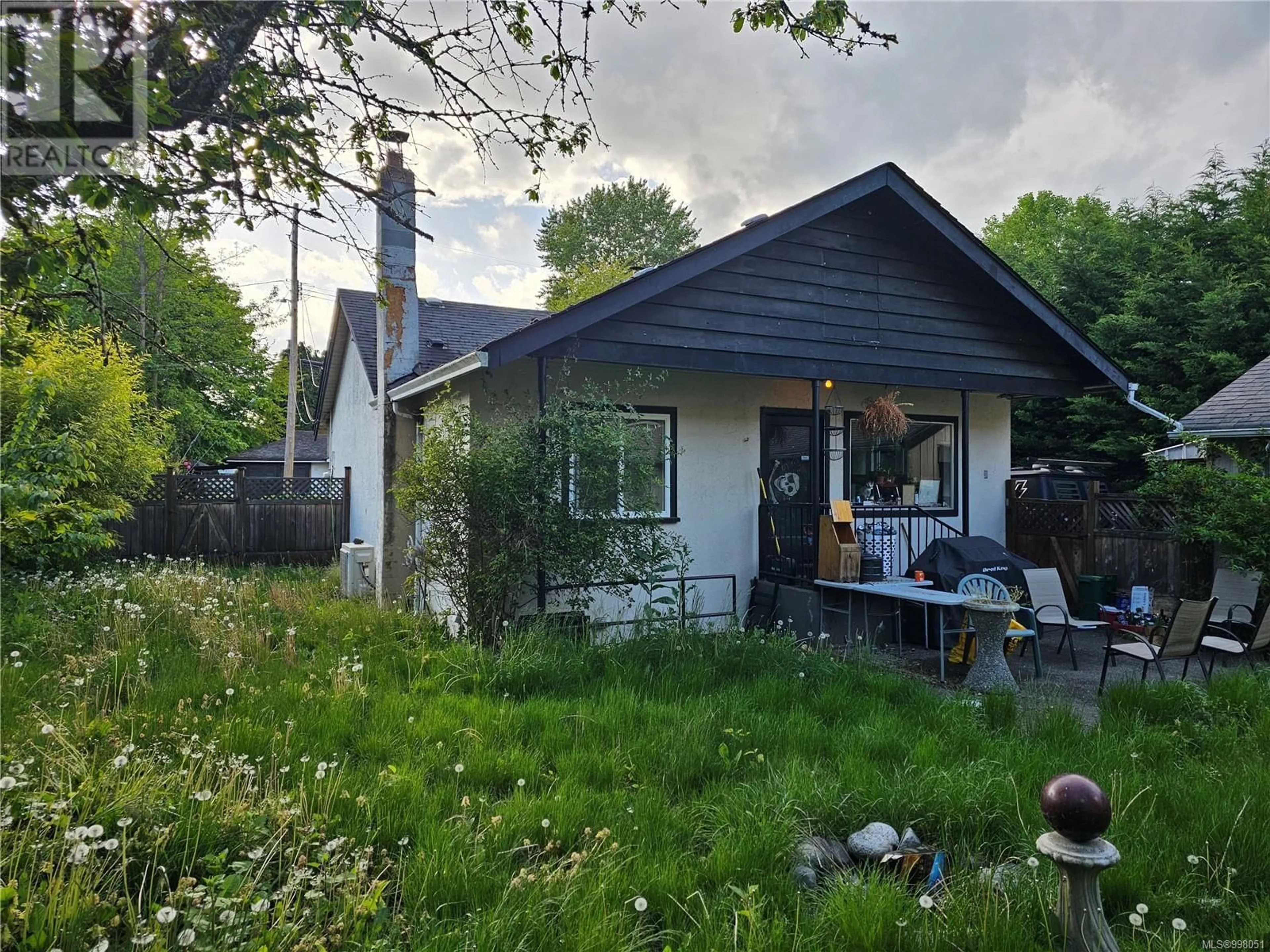 A pic from outside/outdoor area/front of a property/back of a property/a pic from drone, street for 160 PRICE PLACE, Duncan British Columbia V9L3L6