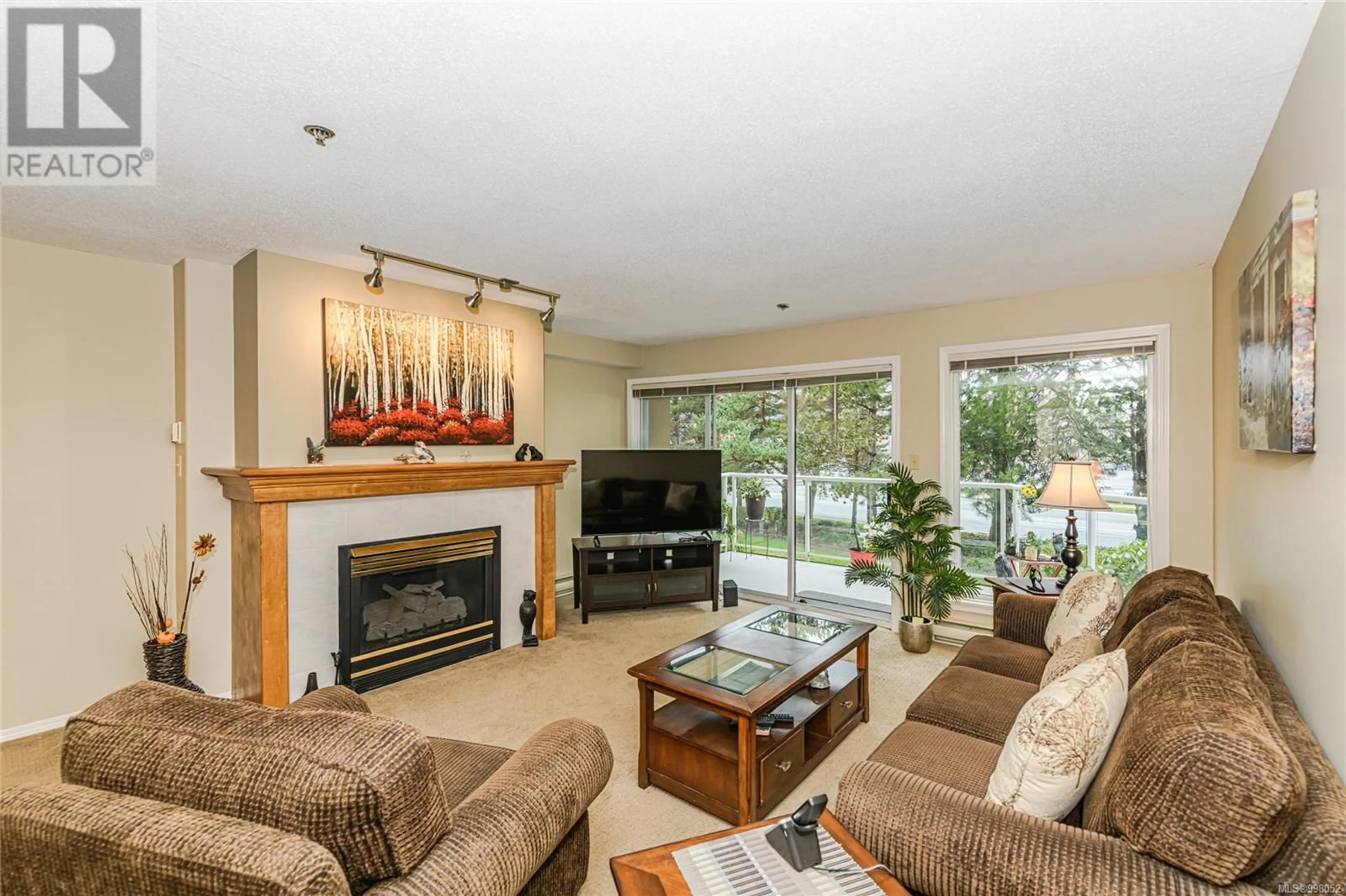 Living room with furniture, unknown for 206 - 3009 BRITTANY DRIVE, Langford British Columbia V9B5P8