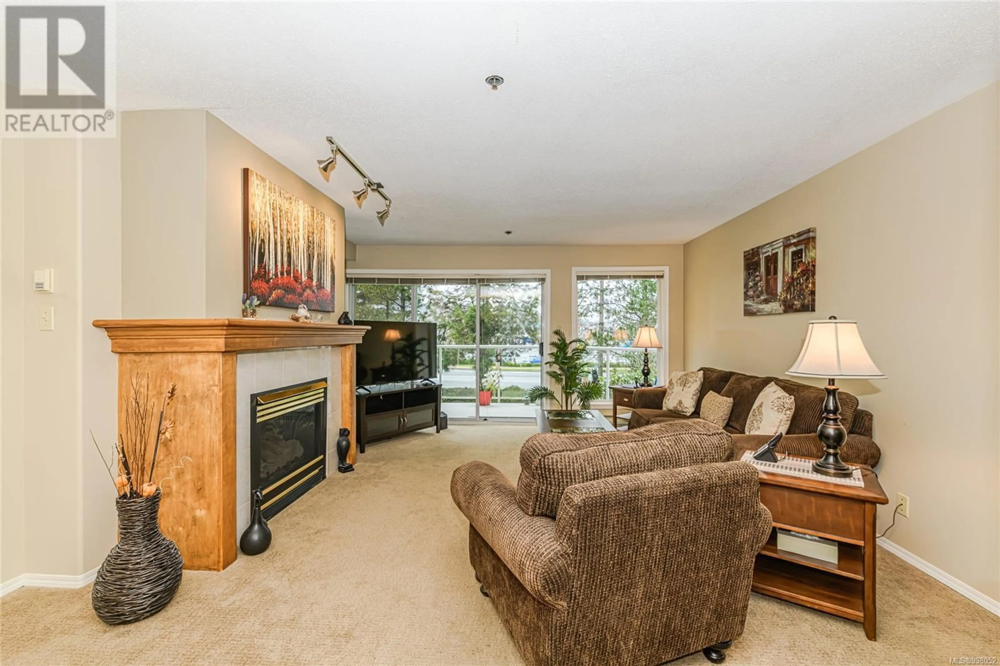 Living room with furniture, unknown for 206 - 3009 BRITTANY DRIVE, Langford British Columbia V9B5P8