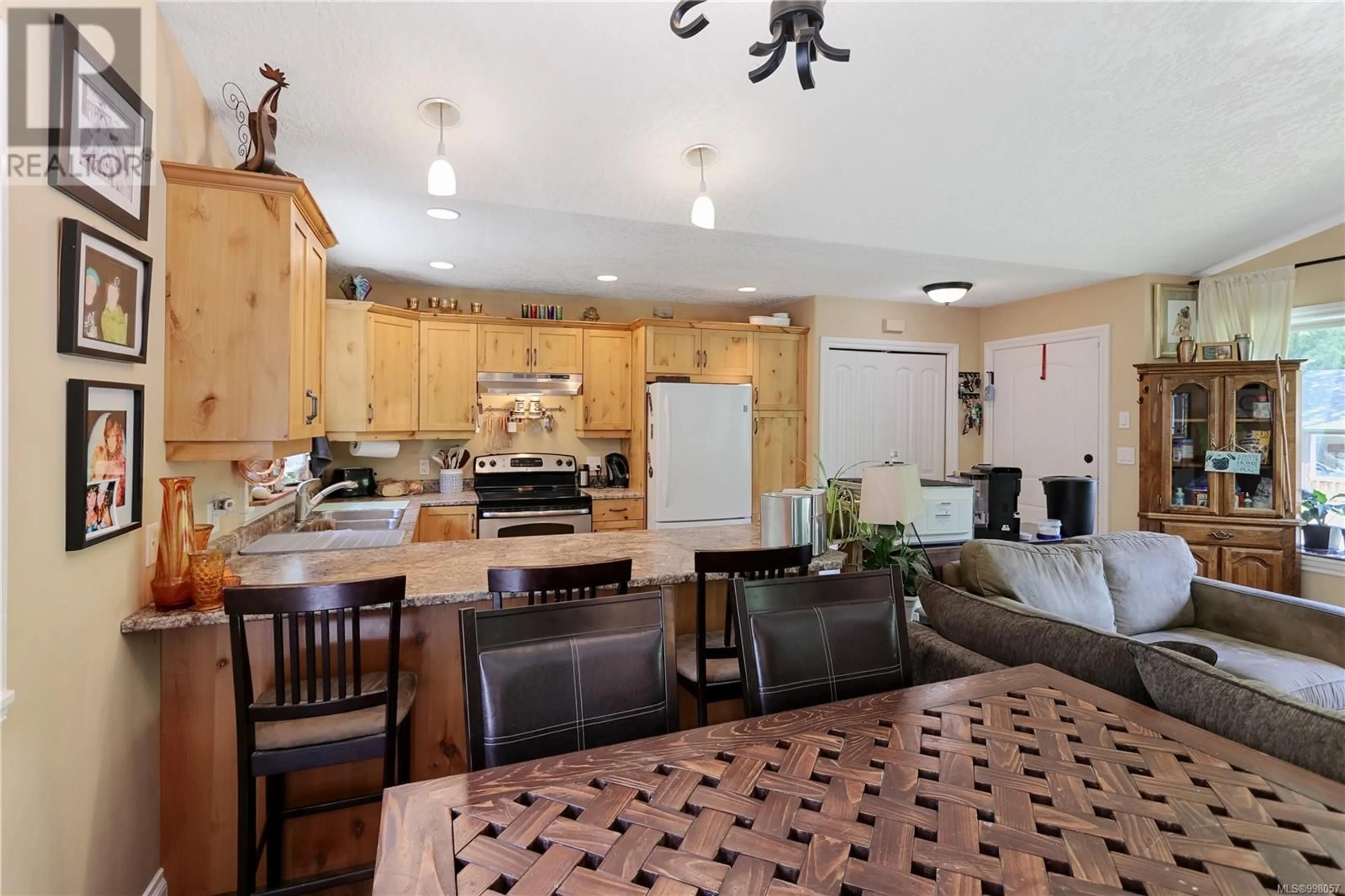 Open concept kitchen, ceramic/tile floor for 1574 PADY PLACE, Qualicum Beach British Columbia V9K2S3