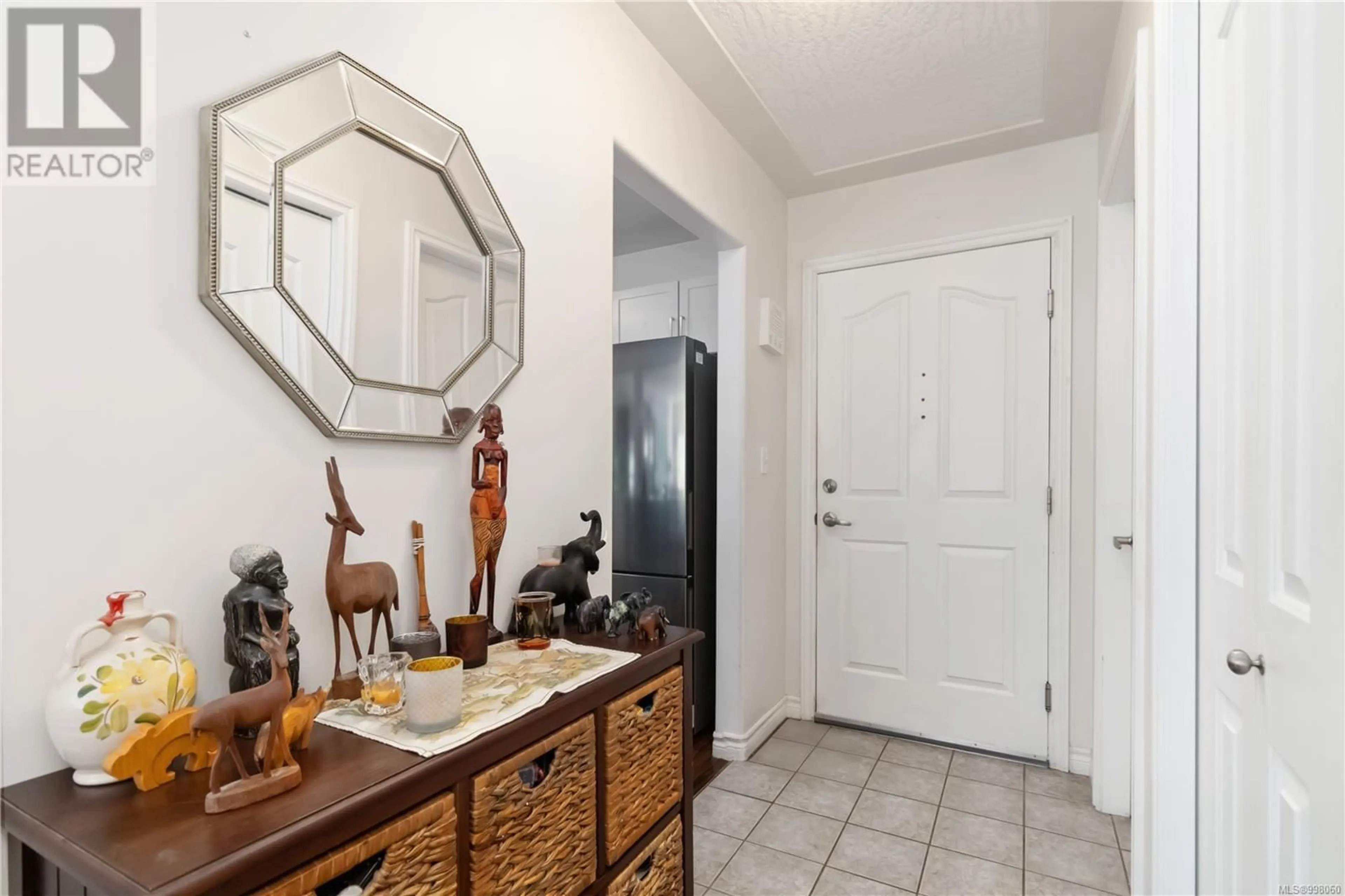 Indoor entryway for 309 - 606 GOLDSTREAM AVENUE, Langford British Columbia V9B2W8