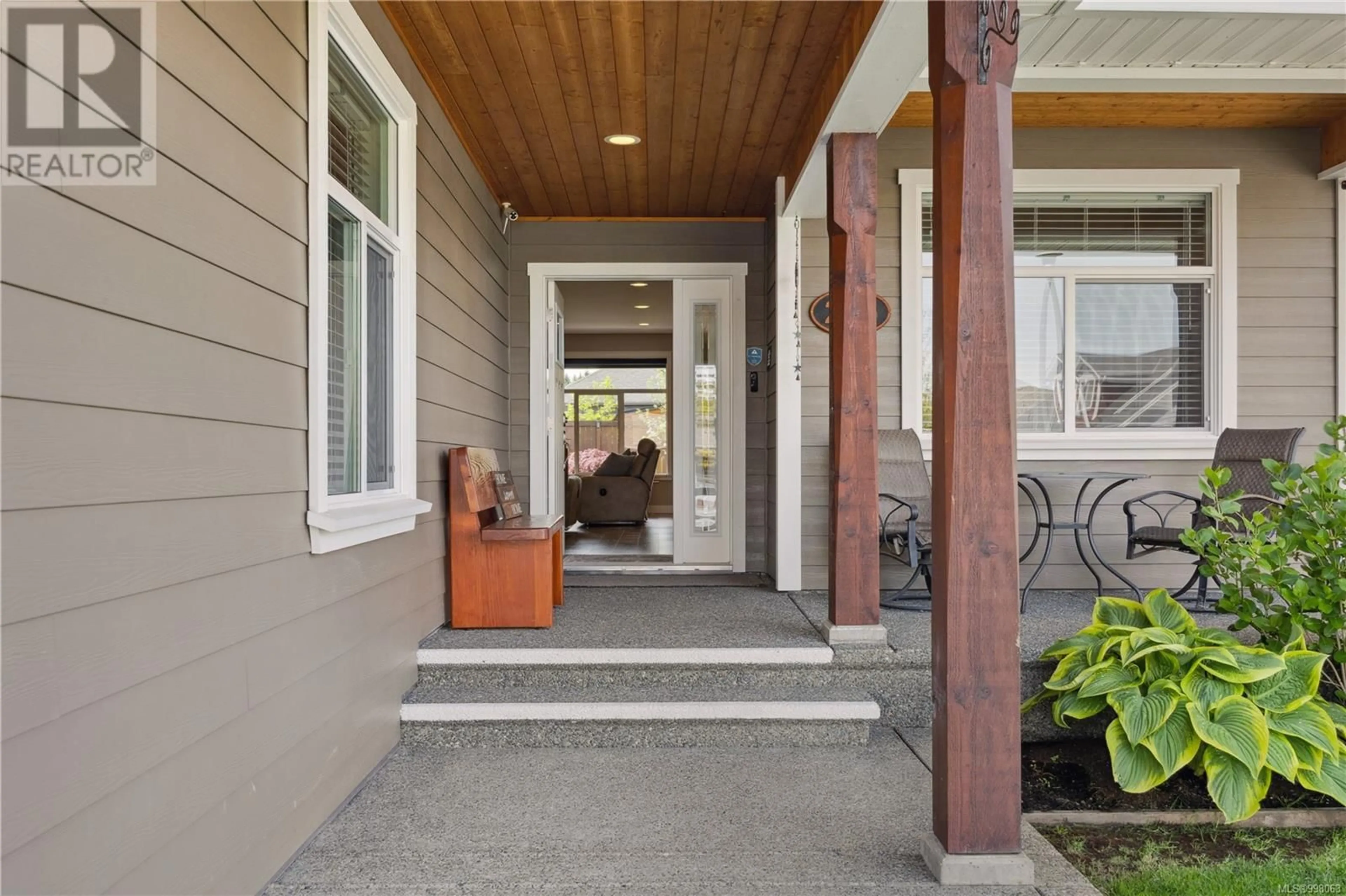 Indoor entryway for 285 VERMONT DRIVE, Campbell River British Columbia V9W0C3