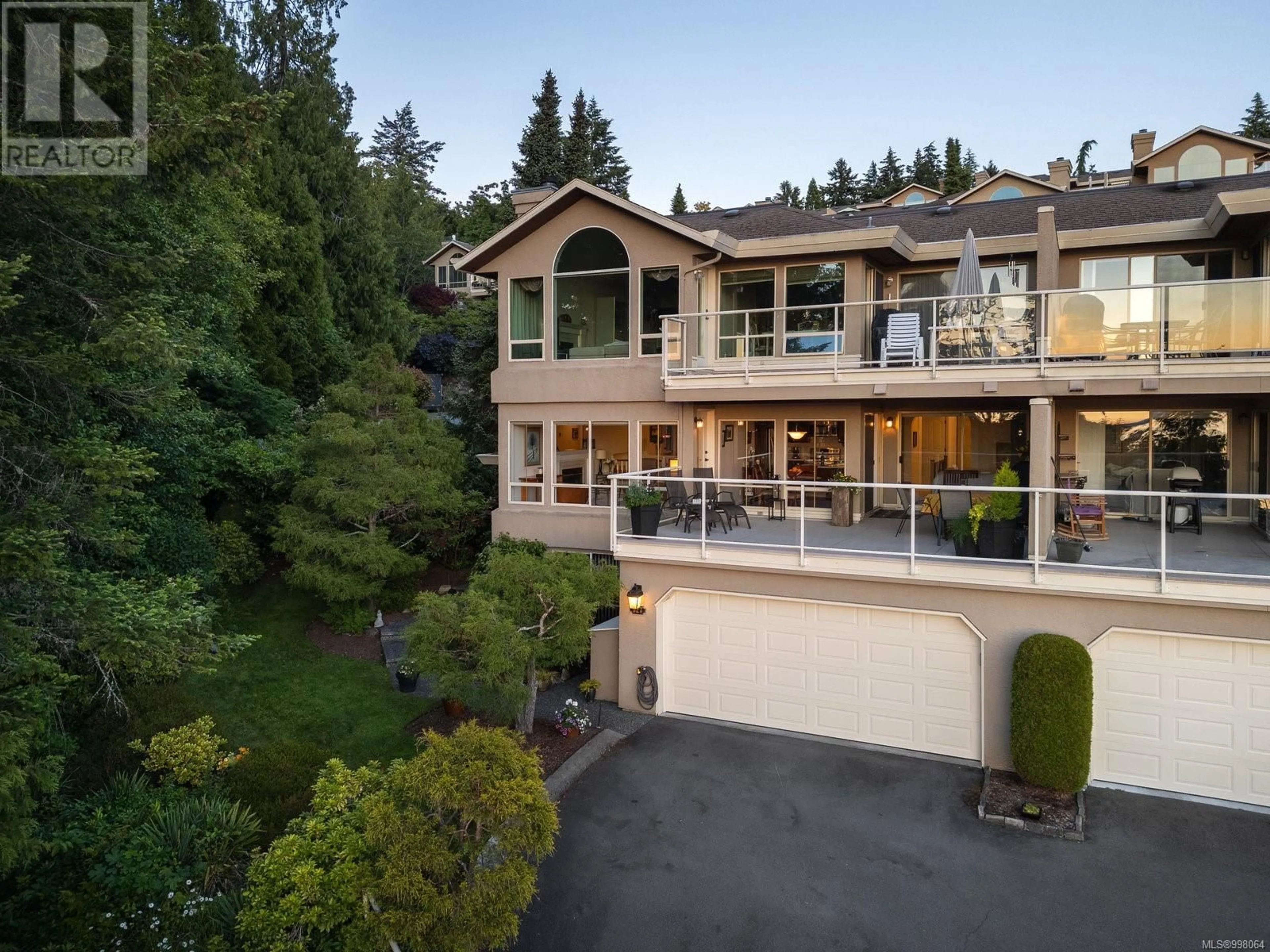A pic from outside/outdoor area/front of a property/back of a property/a pic from drone, unknown for 927 - 6880 WALLACE DRIVE, Central Saanich British Columbia V8M1N8