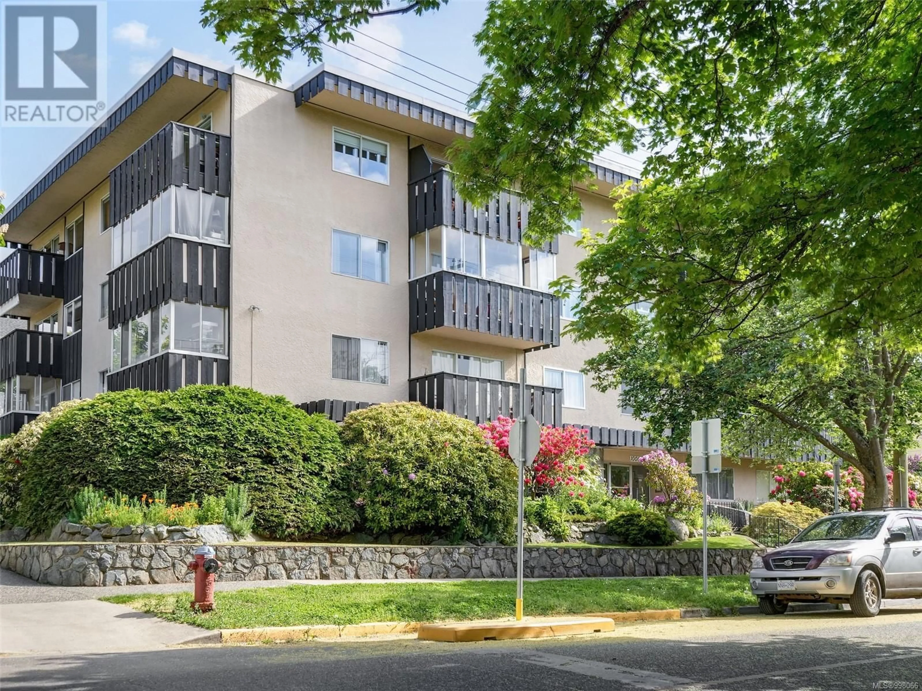 Patio, street for 206 - 1000 MCCLURE STREET, Victoria British Columbia V8V3E9
