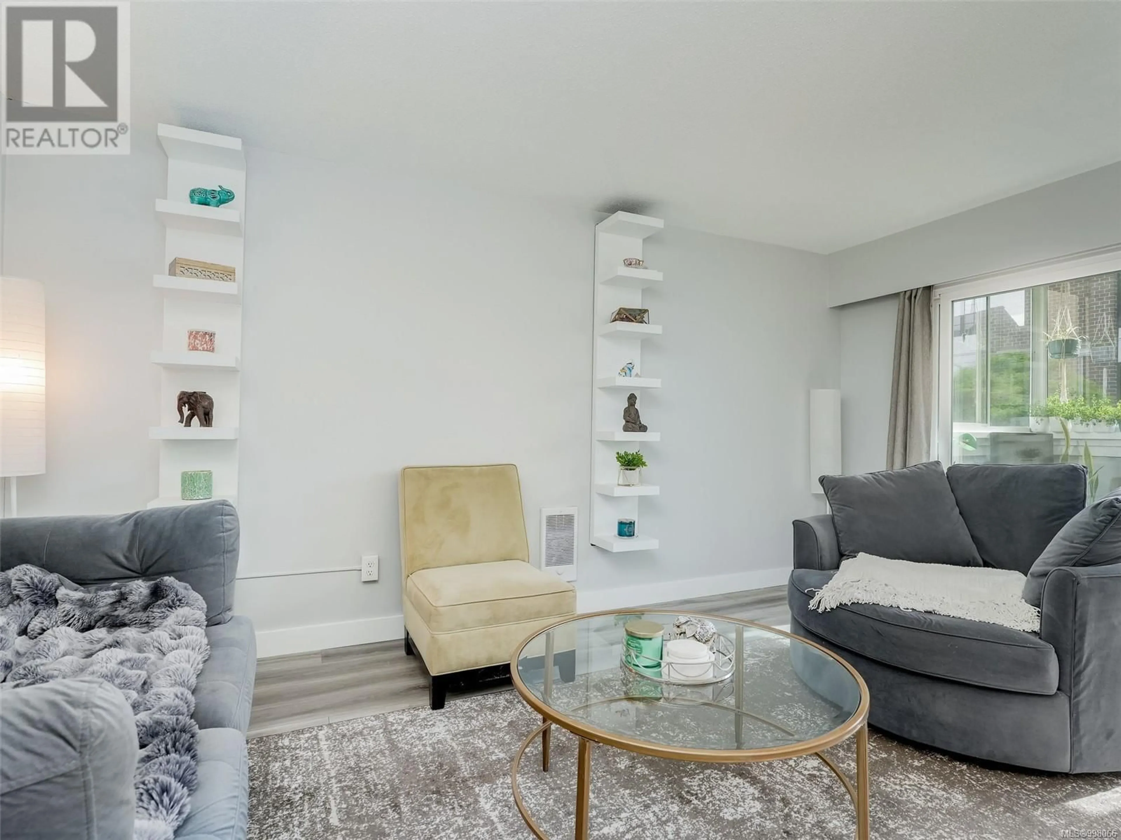 Living room with furniture, unknown for 206 - 1000 MCCLURE STREET, Victoria British Columbia V8V3E9