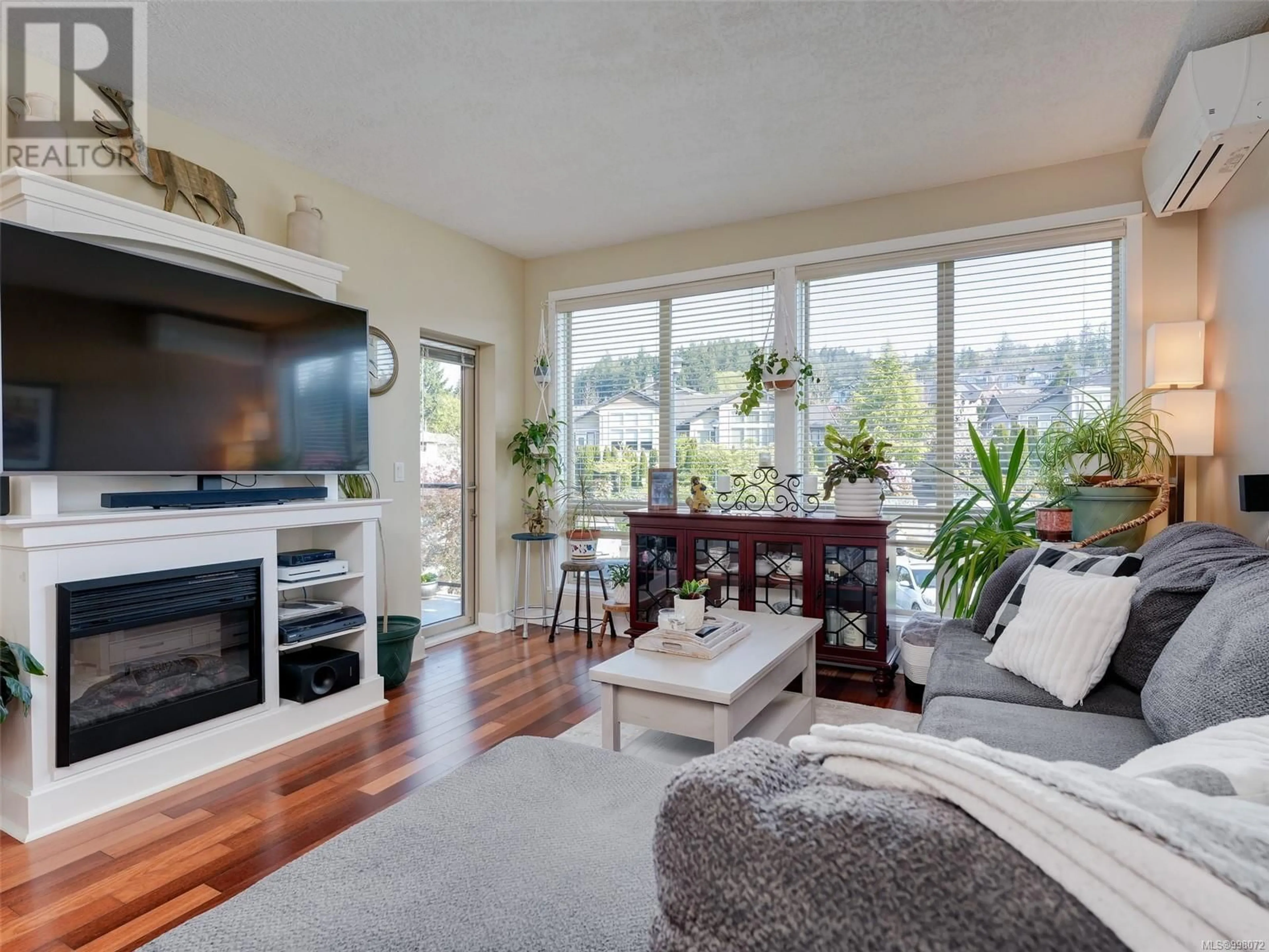 Living room with furniture, unknown for 203 - 627 BROOKSIDE ROAD, Colwood British Columbia V8Y2S2