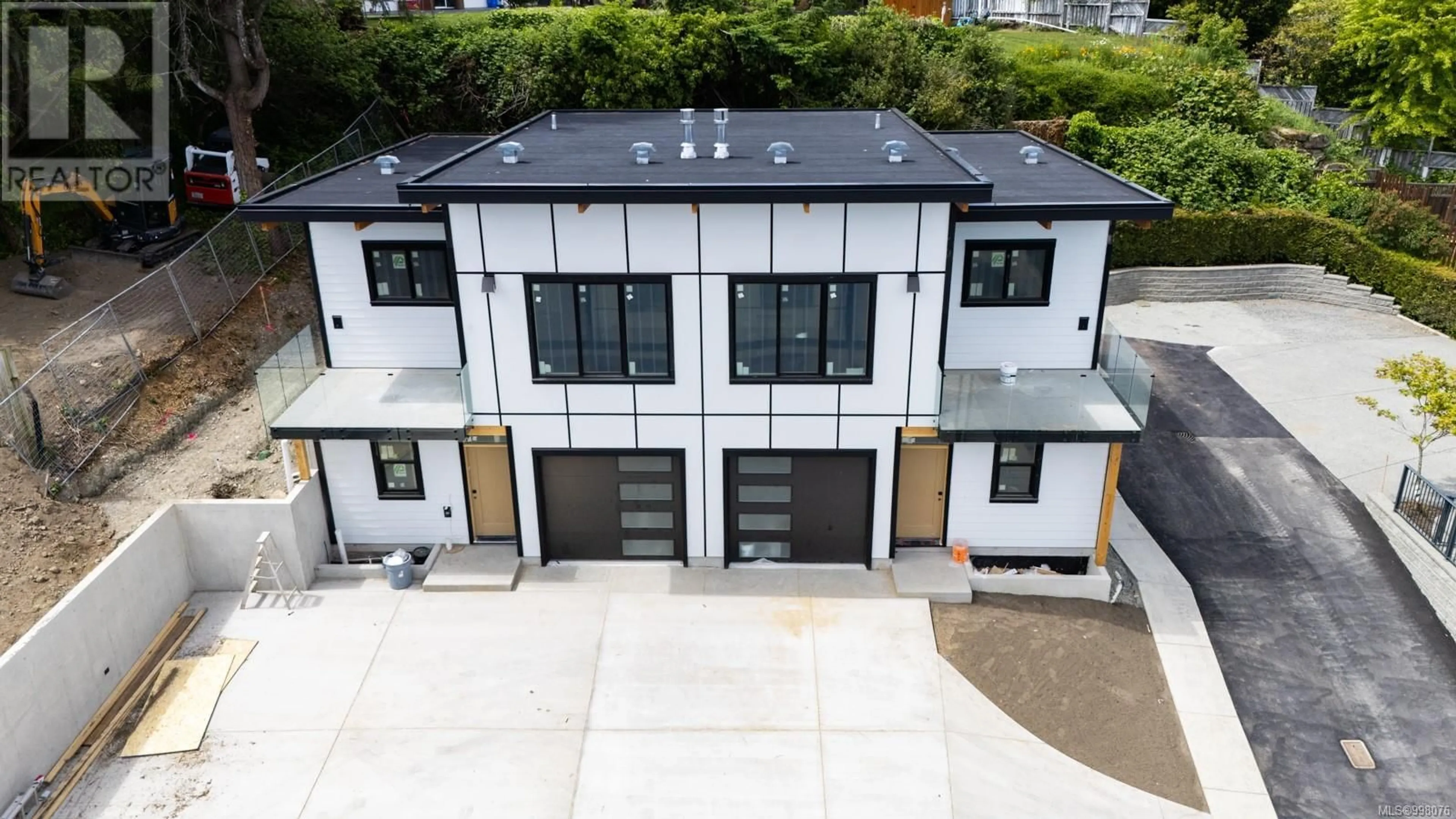A pic from outside/outdoor area/front of a property/back of a property/a pic from drone, street for 2549 DOCTORS ROAD, Nanaimo British Columbia V9S3V4