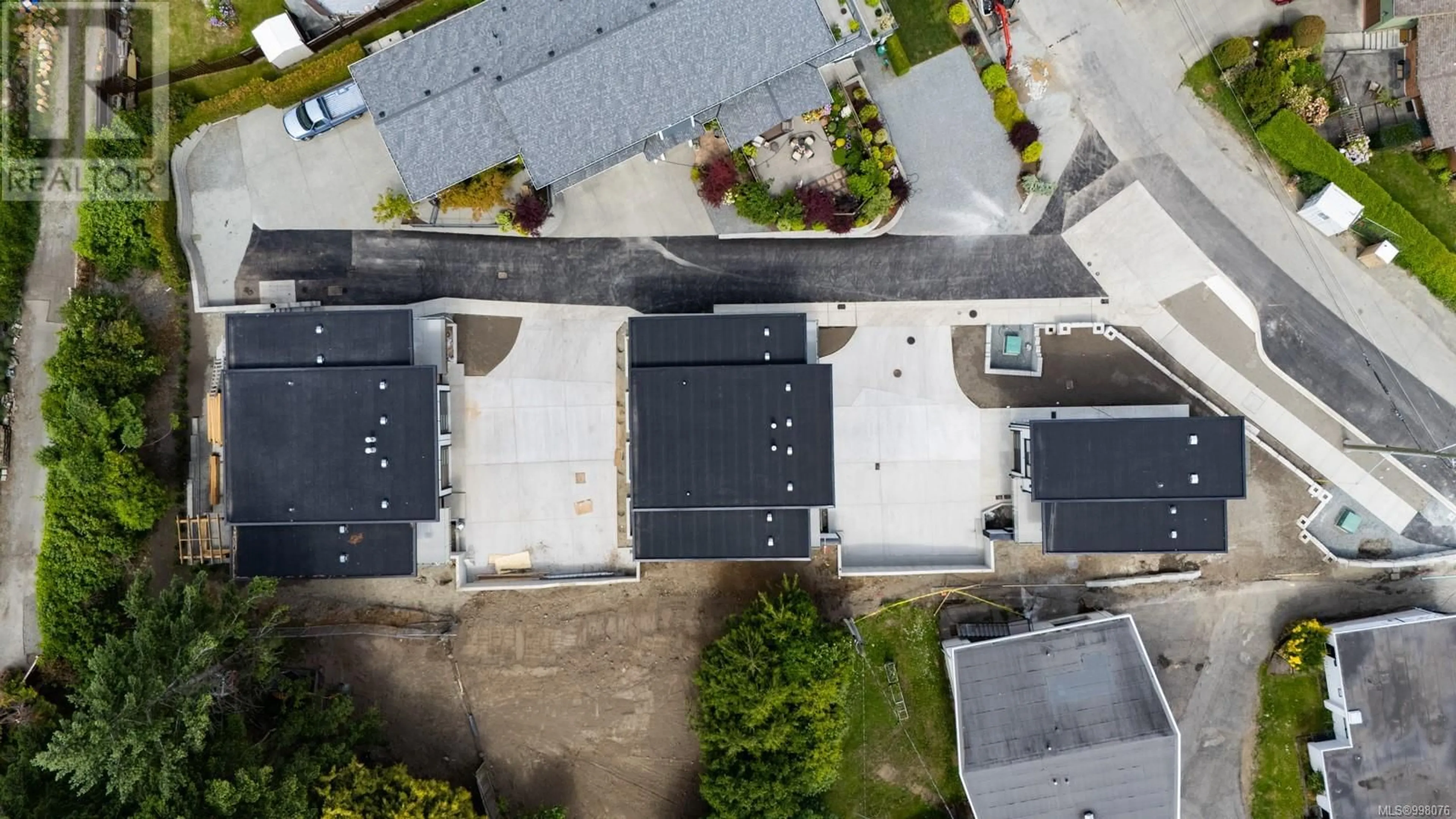 A pic from outside/outdoor area/front of a property/back of a property/a pic from drone, street for 2549 DOCTORS ROAD, Nanaimo British Columbia V9S3V4