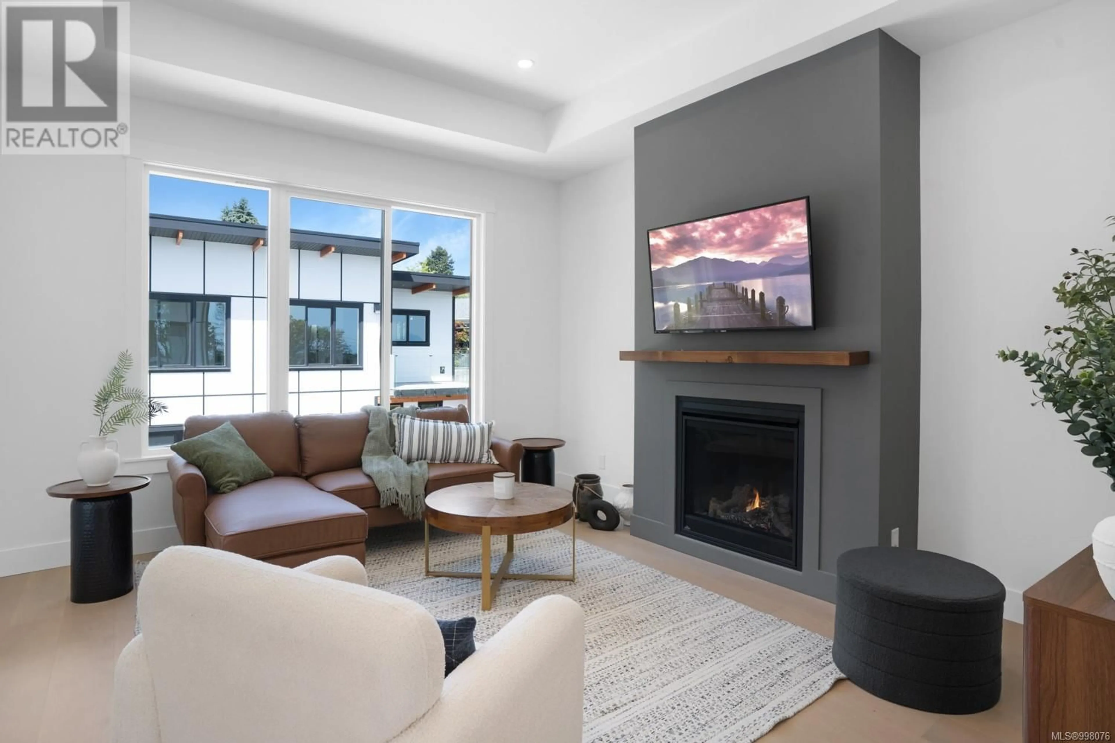 Living room with furniture, unknown for 2549 DOCTORS ROAD, Nanaimo British Columbia V9S3V4