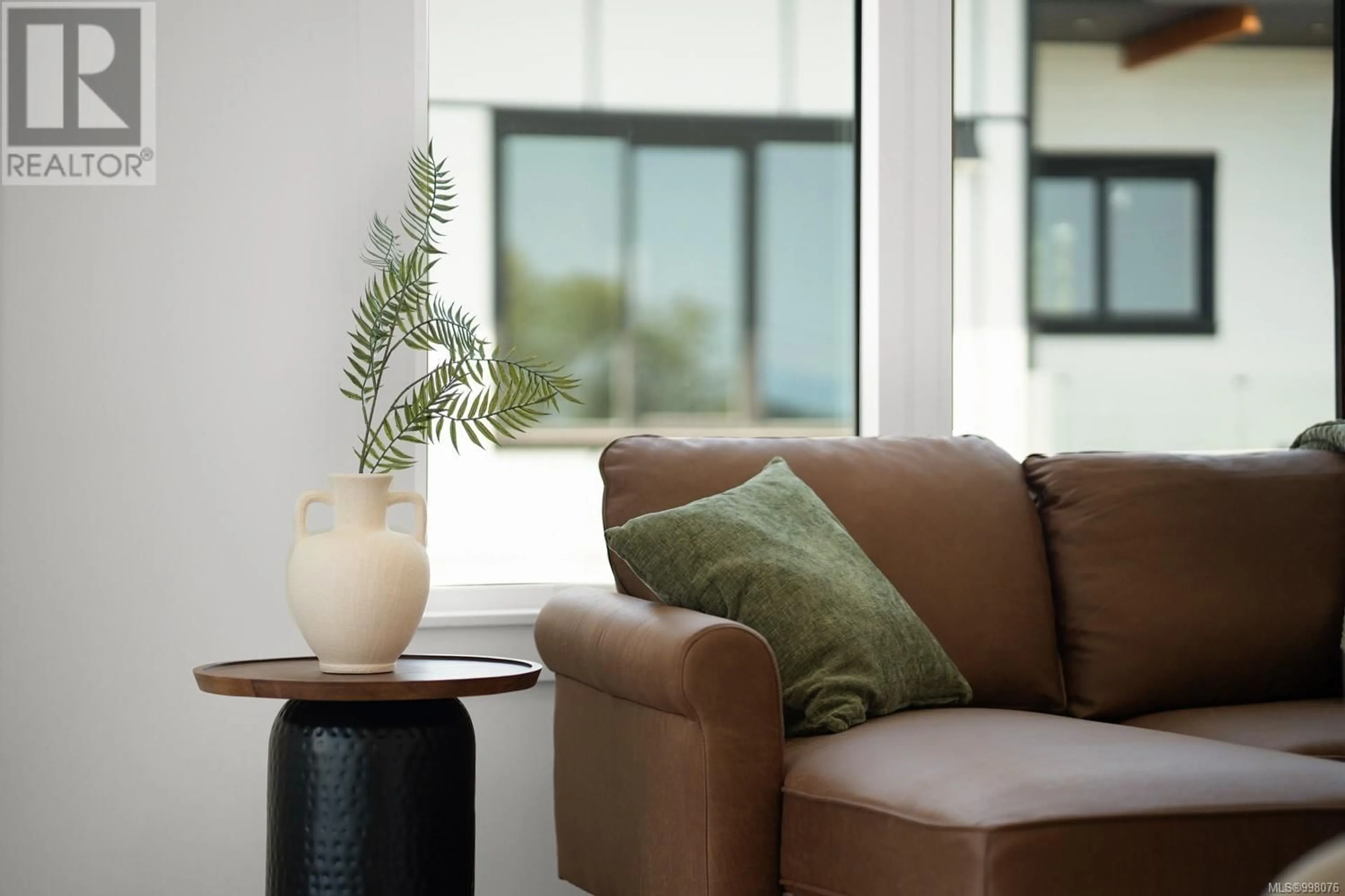 Living room with furniture, unknown for 2549 DOCTORS ROAD, Nanaimo British Columbia V9S3V4