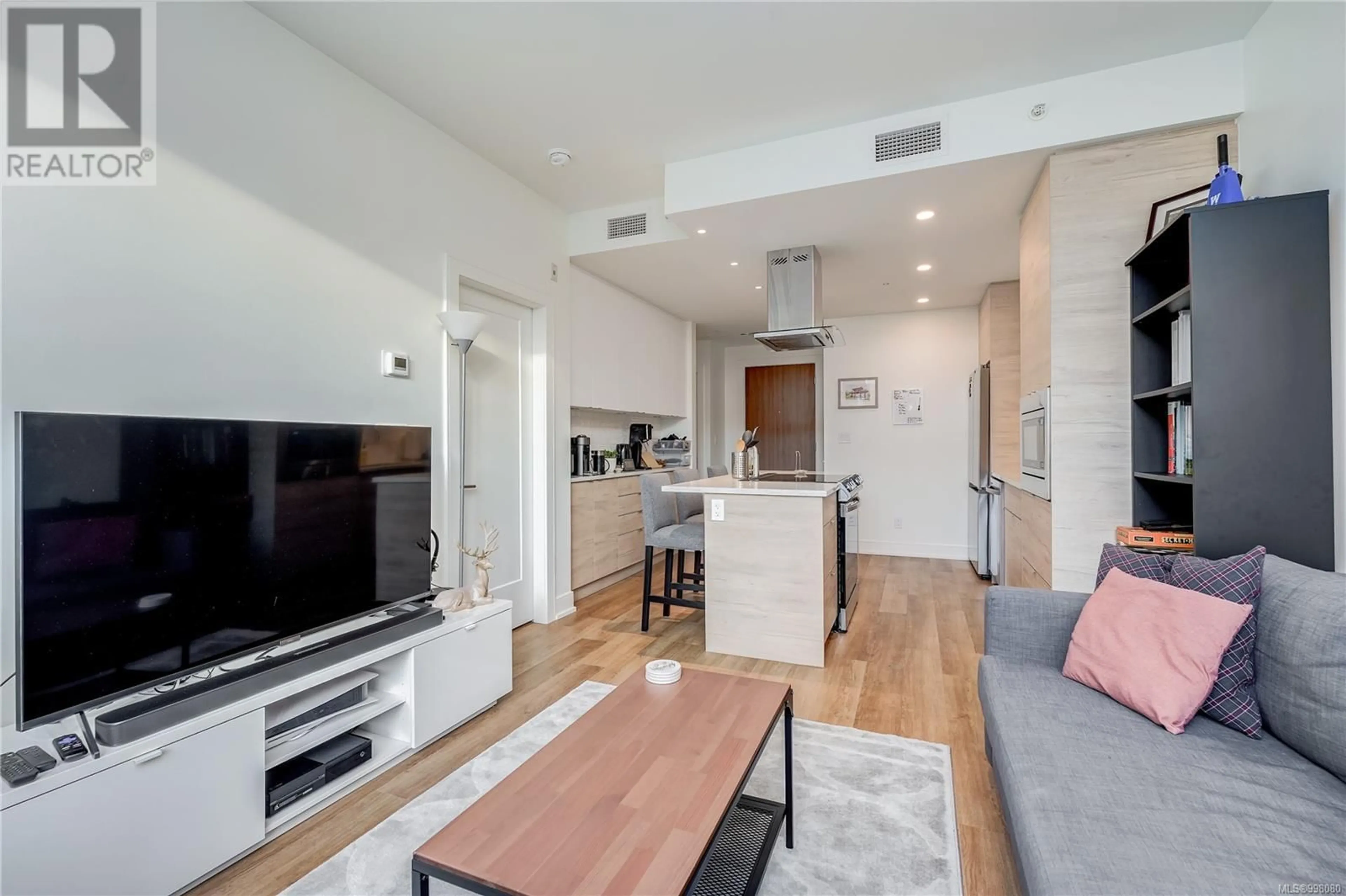 Living room with furniture, wood/laminate floor for 710 - 1628 STORE STREET, Victoria British Columbia V8W3K3