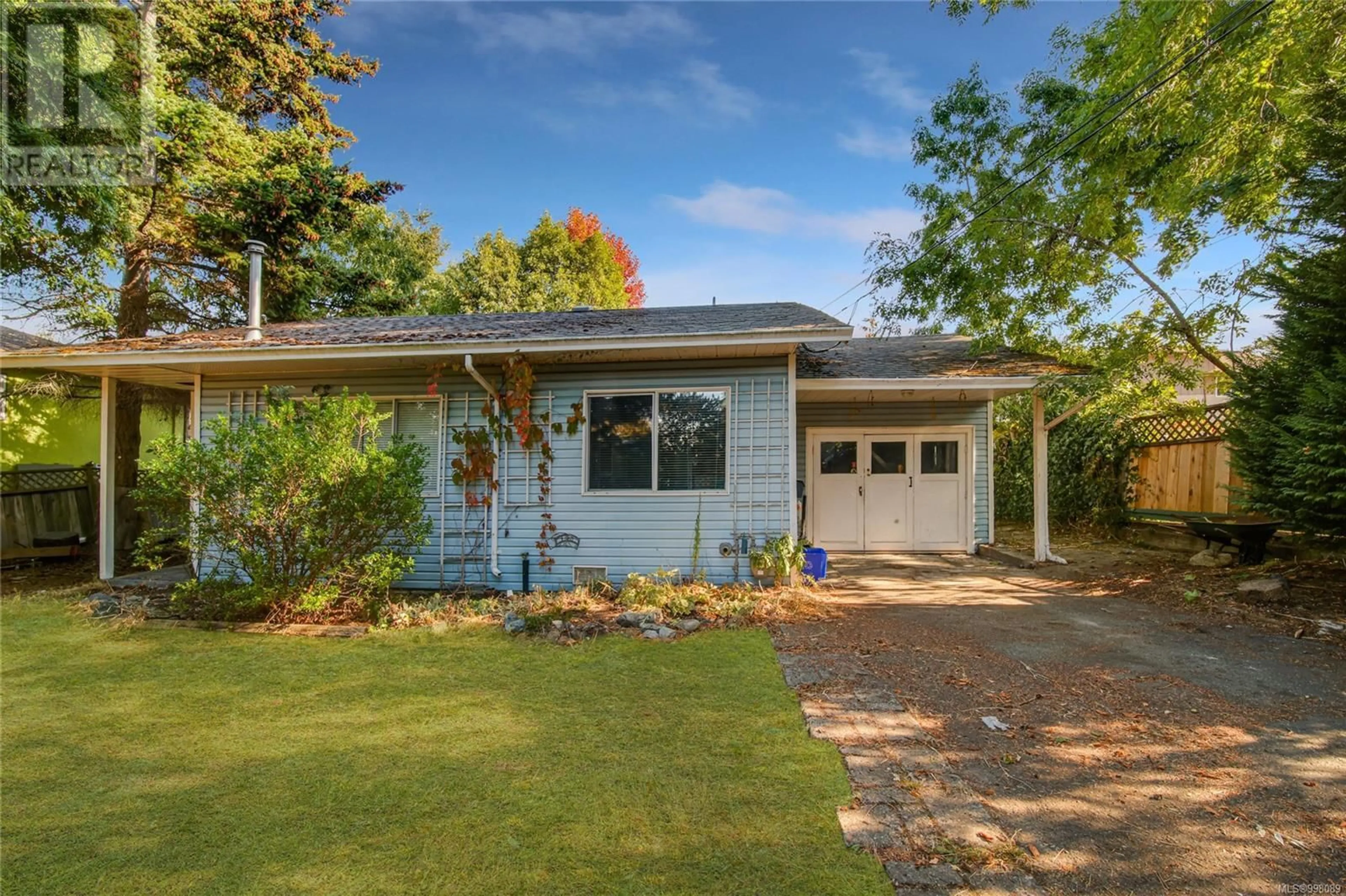 Home with vinyl exterior material, street for 3117 BLACKWOOD STREET, Victoria British Columbia V8X1C6