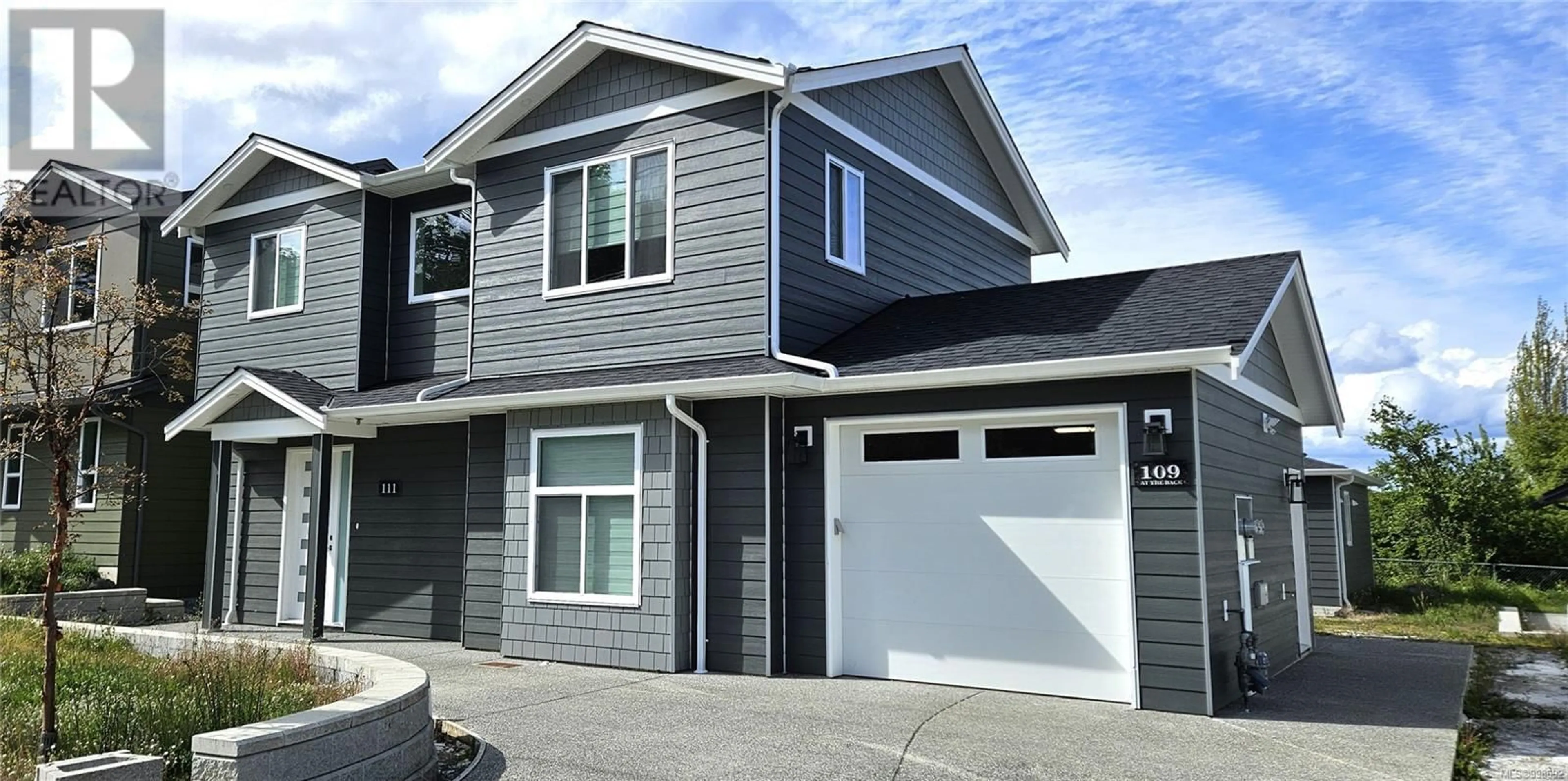 Home with vinyl exterior material, street for 111 DESPARD AVENUE WEST, Parksville British Columbia V9P1L4