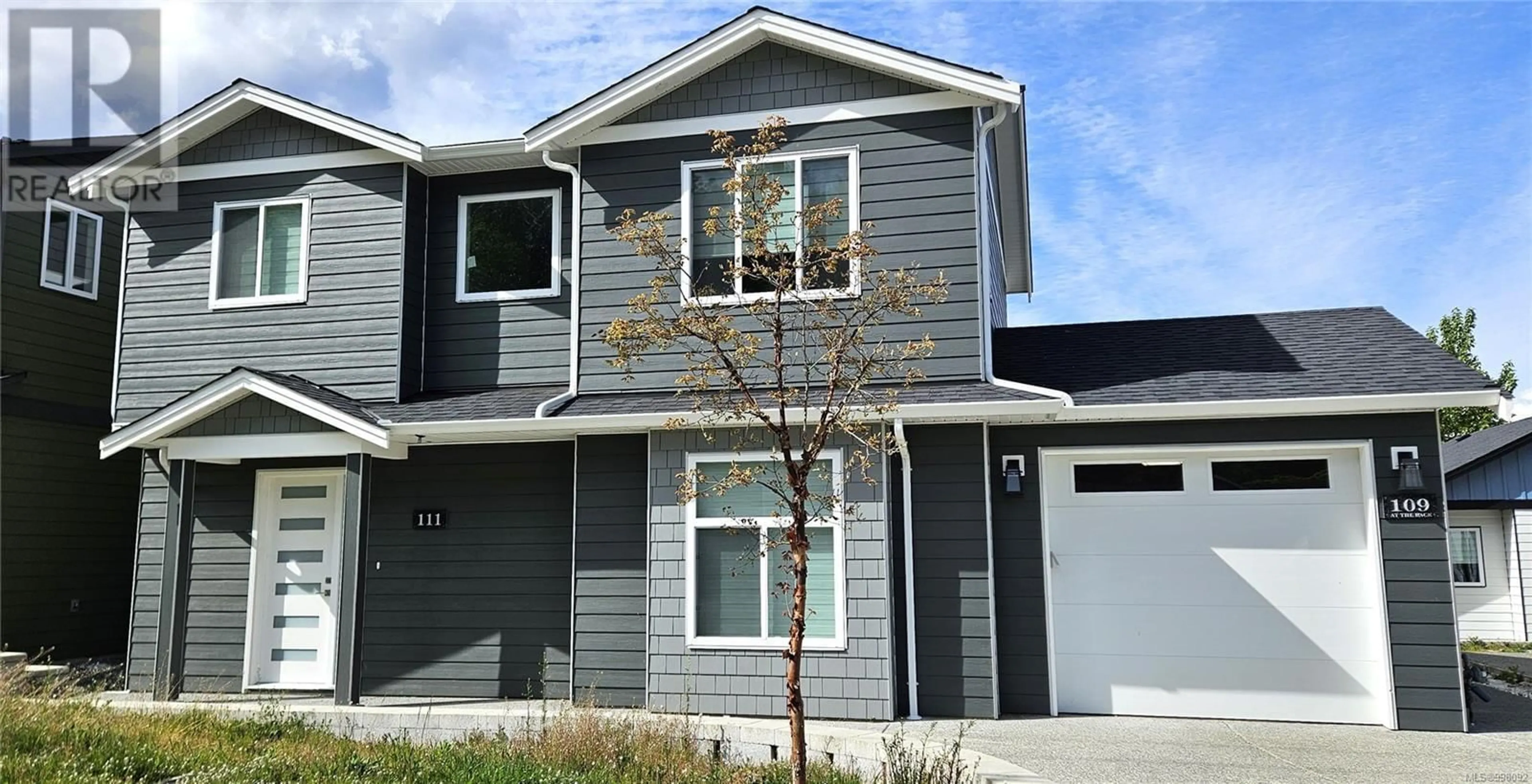 Home with vinyl exterior material, street for 111 DESPARD AVENUE WEST, Parksville British Columbia V9P1L4