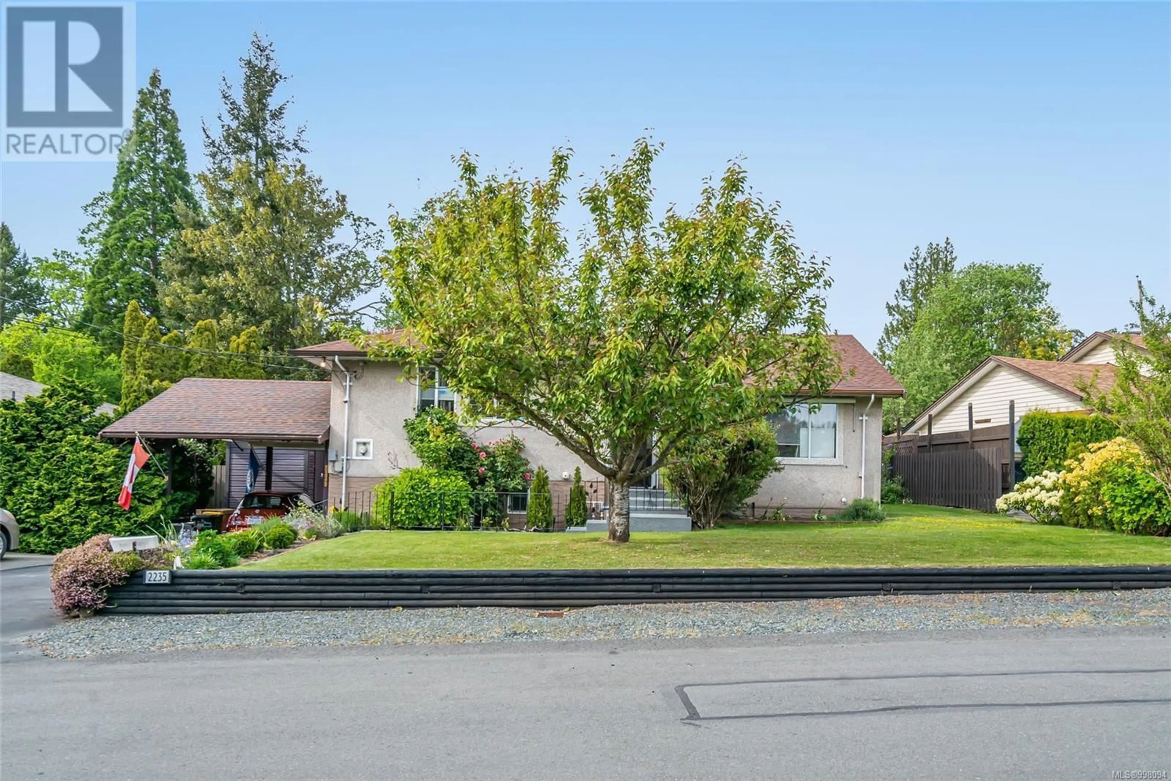 A pic from outside/outdoor area/front of a property/back of a property/a pic from drone, street for 2235 ROSEWOOD AVENUE, Duncan British Columbia V9L3E8
