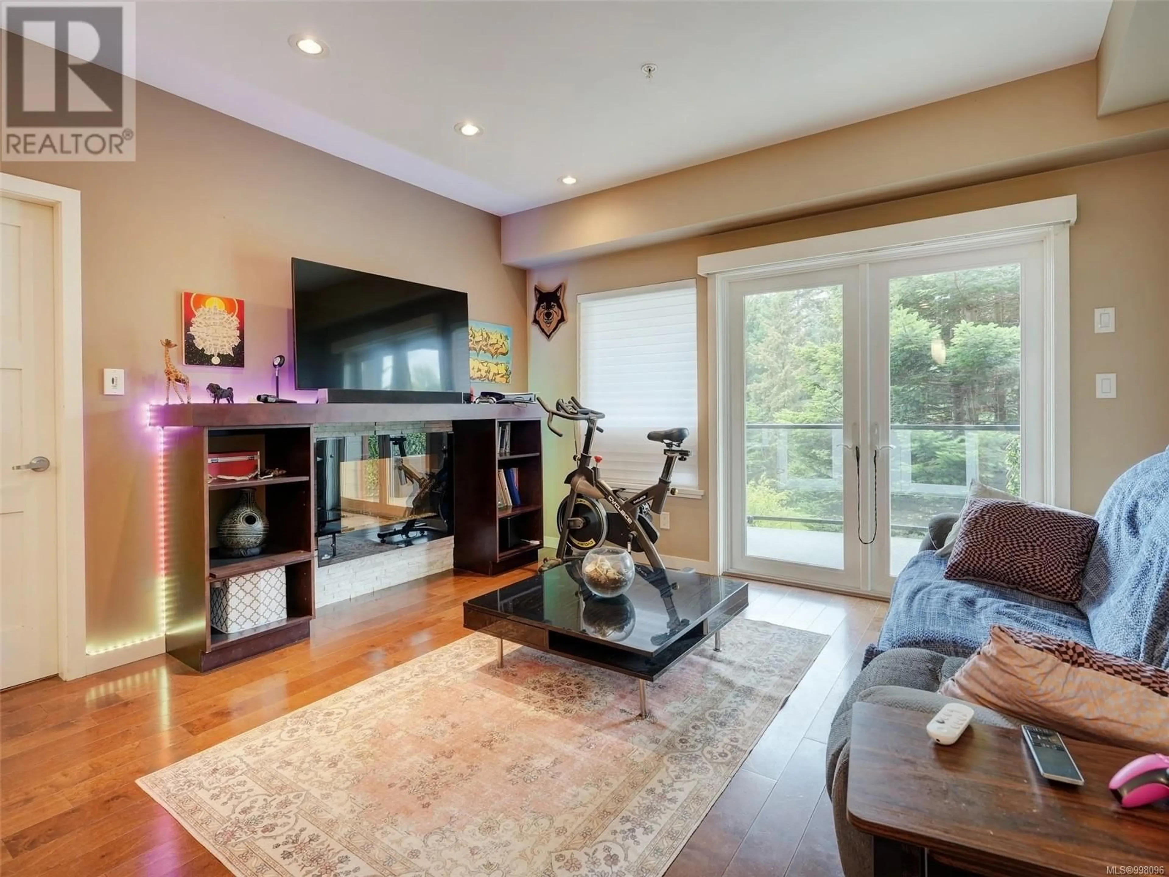 Living room with furniture, wood/laminate floor for 305 - 6591 LINCROFT ROAD, Sooke British Columbia V9Z1M2