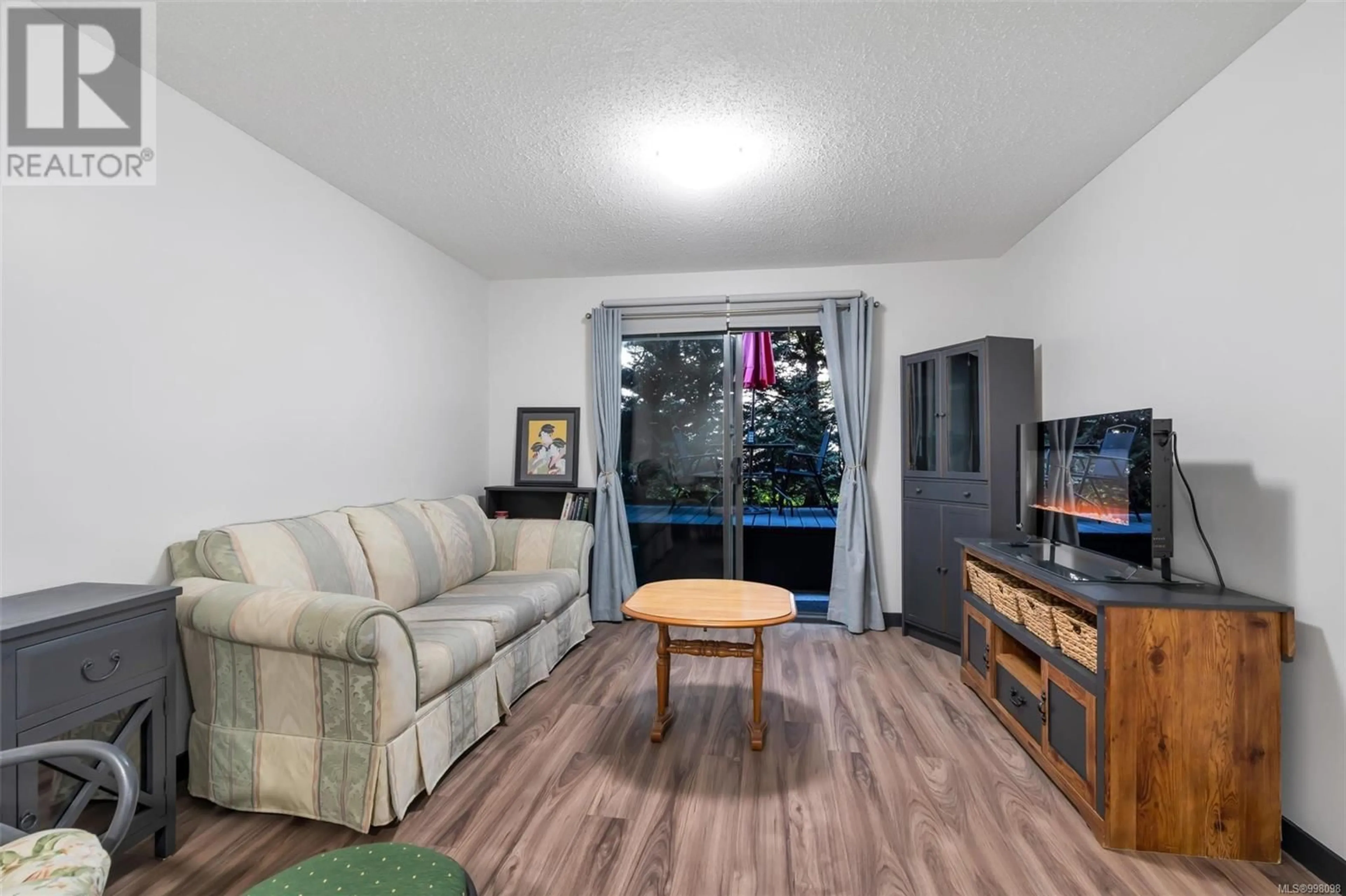 Living room with furniture, unknown for 106 - 3251 COWICHAN LAKE ROAD, Duncan British Columbia V9L4B8