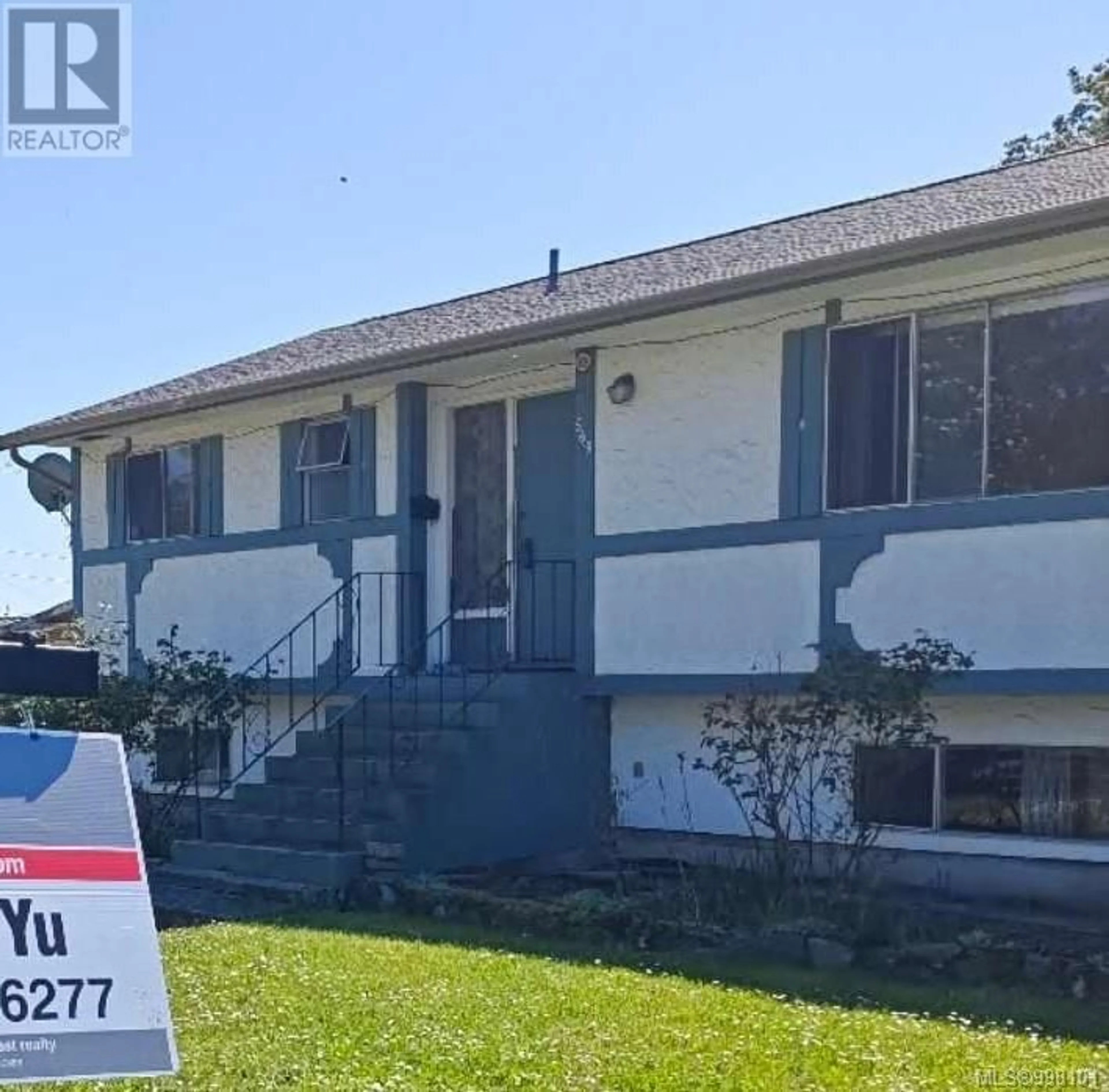Home with vinyl exterior material, street for 569 SUMAS STREET, Victoria British Columbia V8T4S4
