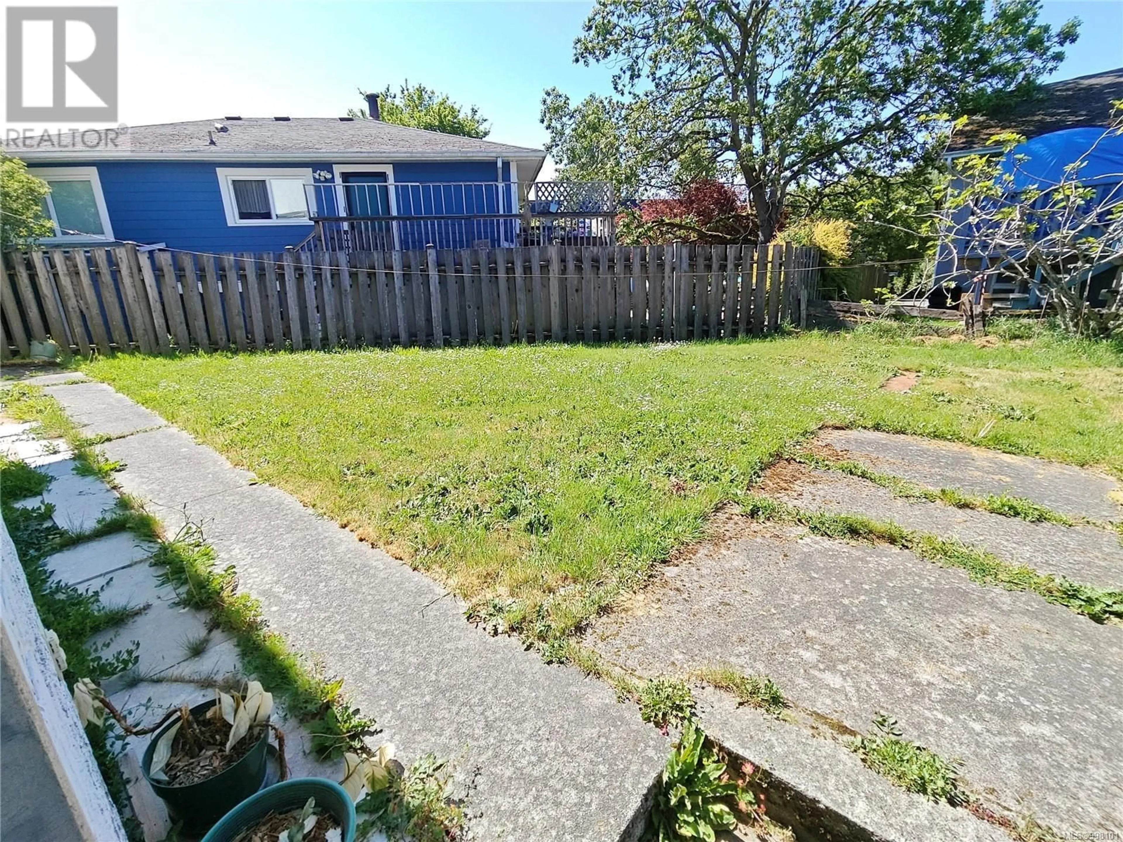A pic from outside/outdoor area/front of a property/back of a property/a pic from drone, street for 569 SUMAS STREET, Victoria British Columbia V8T4S4