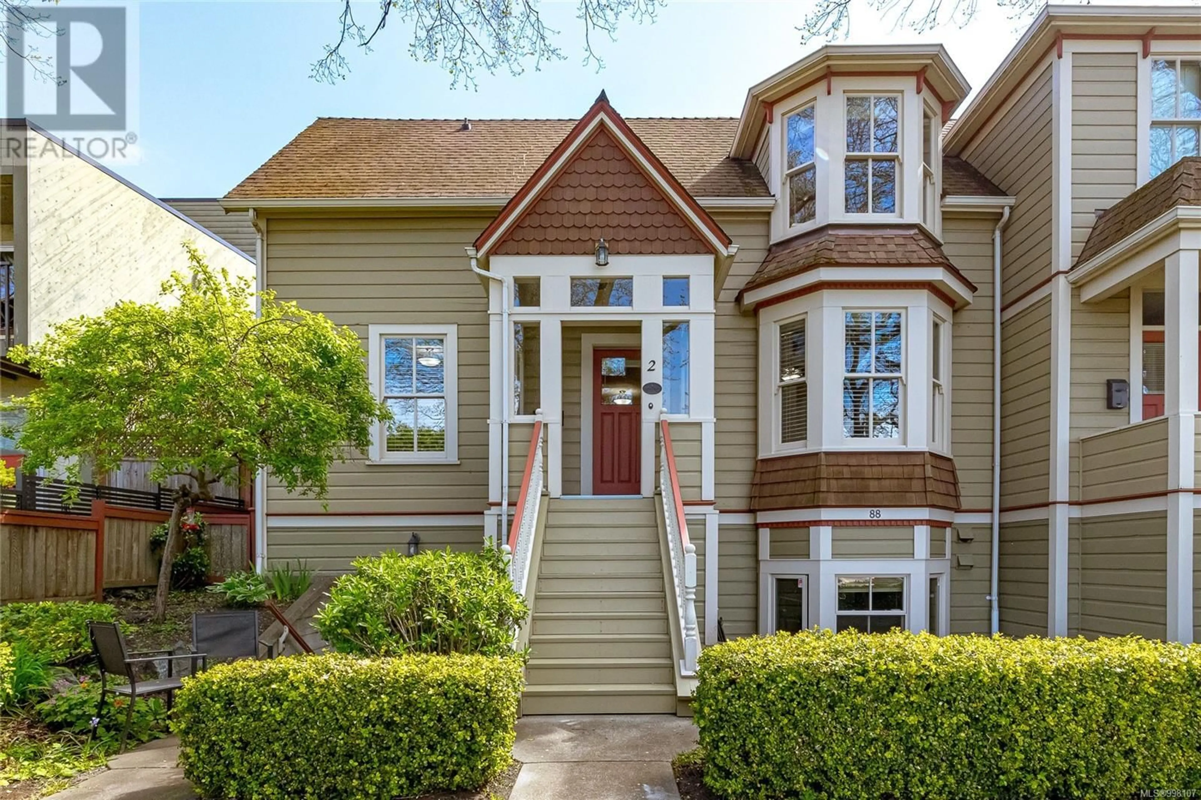 Home with vinyl exterior material, street for 2 - 88 DALLAS ROAD, Victoria British Columbia V8X4R1