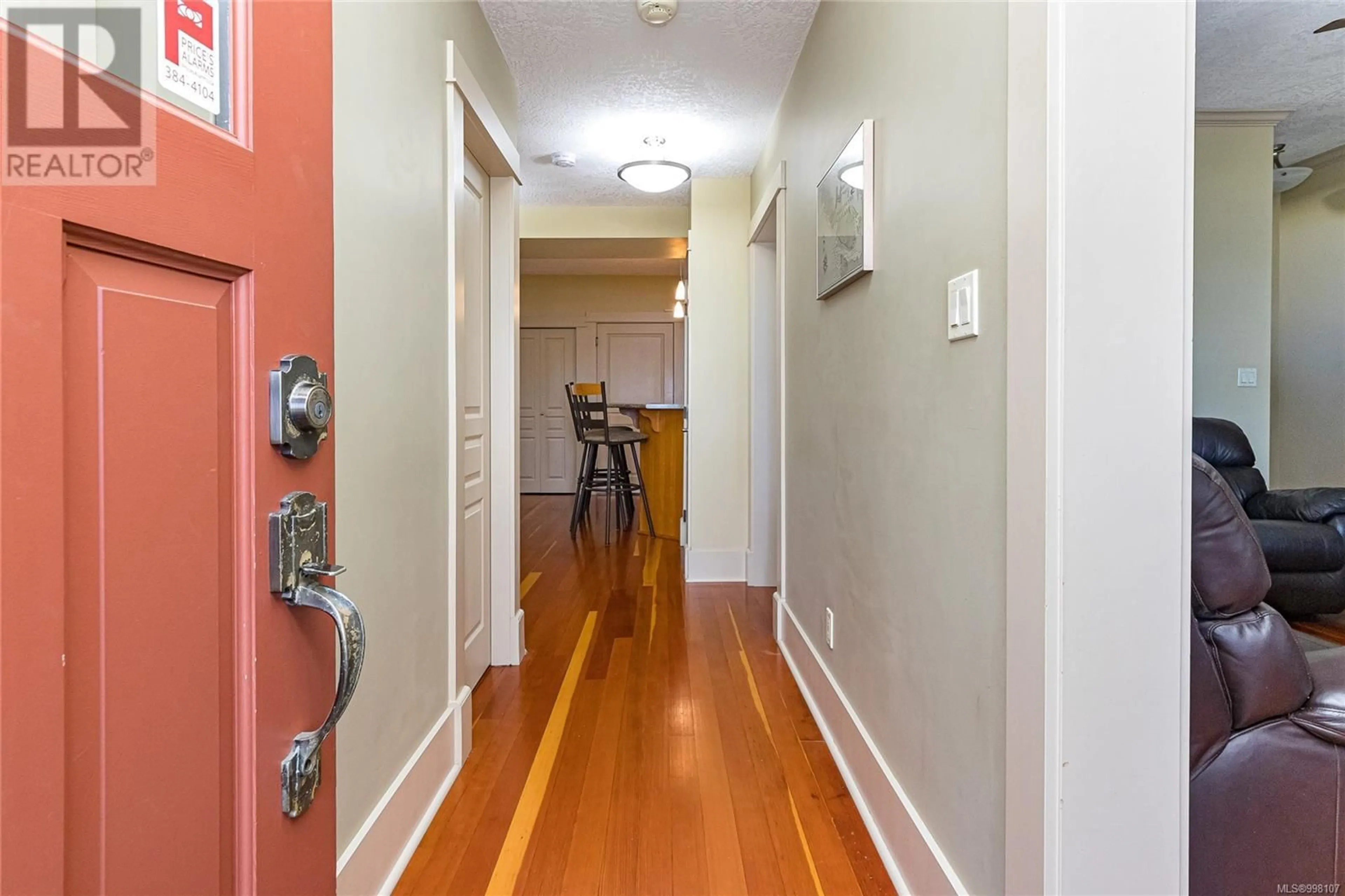 Indoor foyer for 2 - 88 DALLAS ROAD, Victoria British Columbia V8X4R1