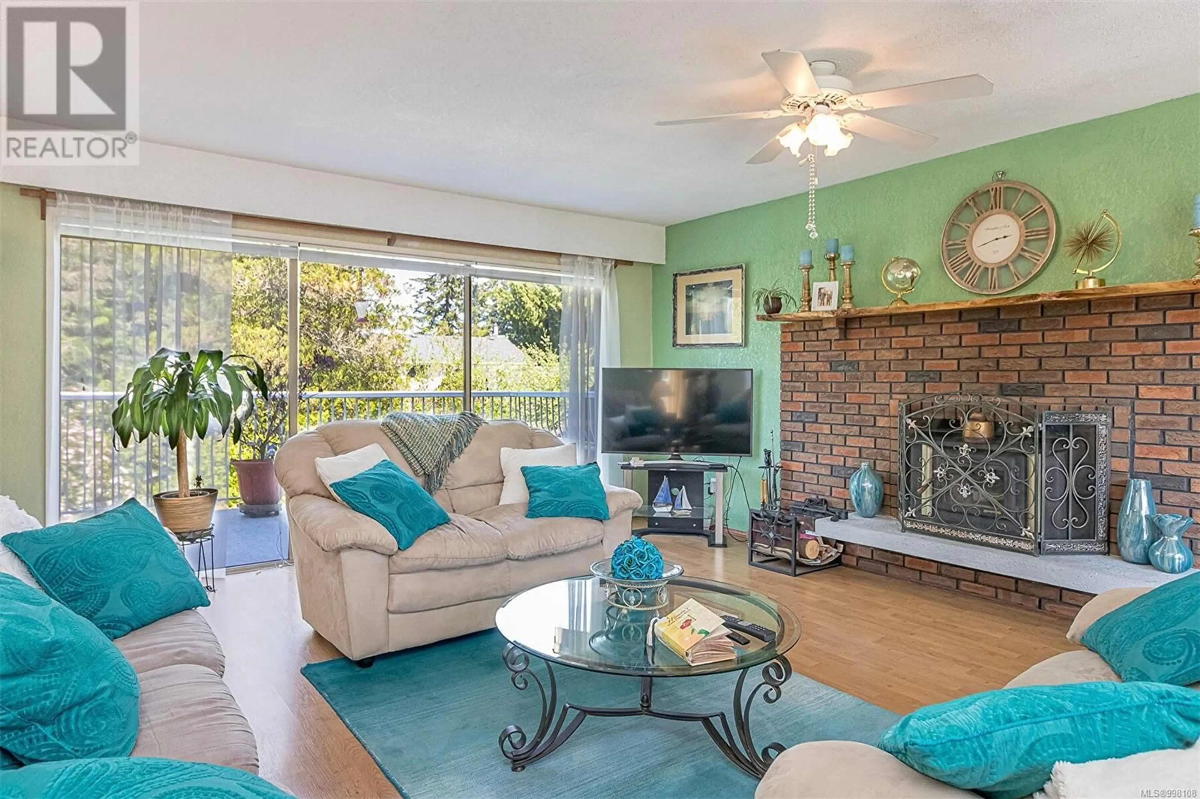 Living room with furniture, unknown for 2374 MILL ROAD, Nanaimo British Columbia V9R6S9