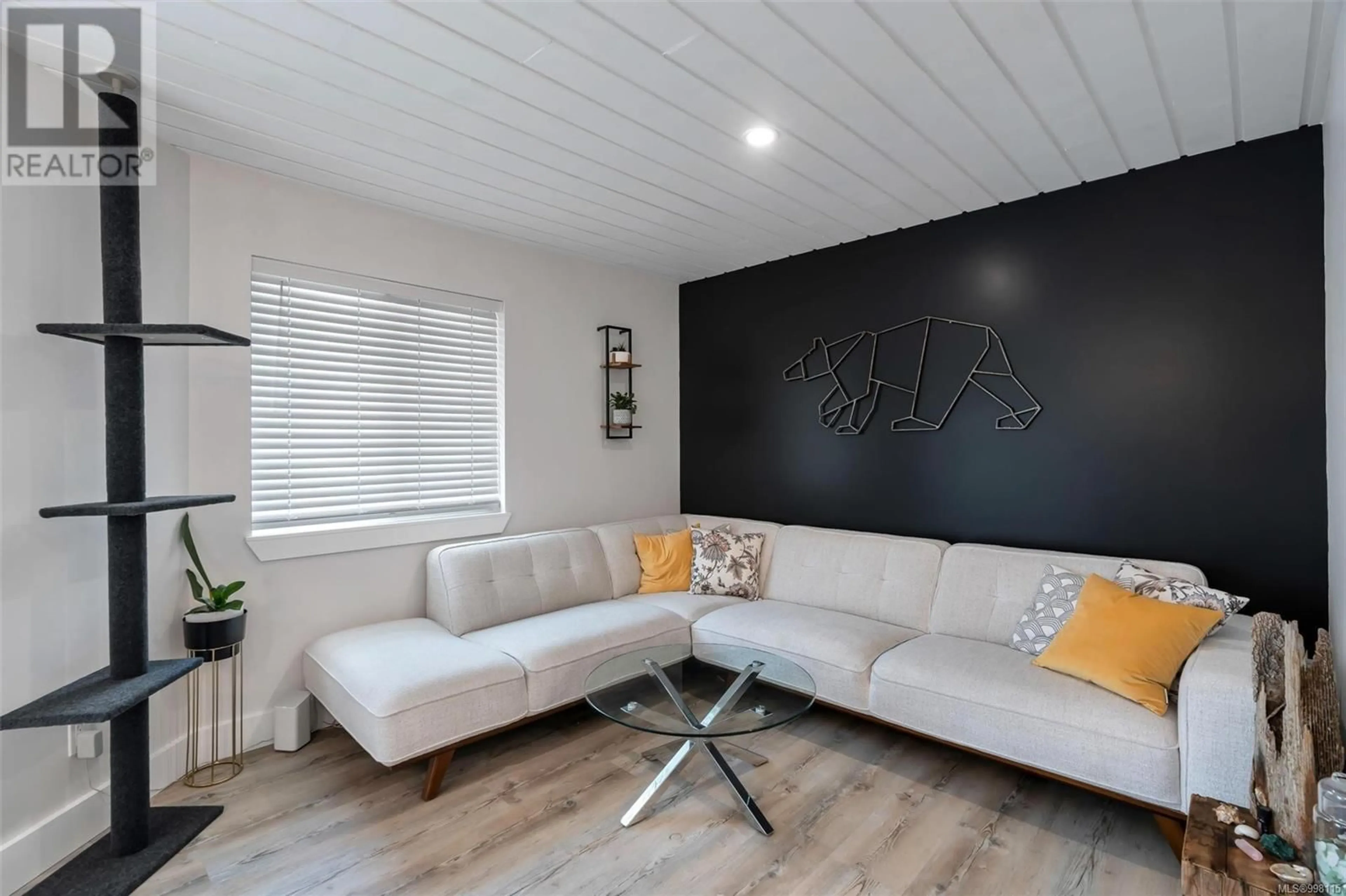 Living room with furniture, wood/laminate floor for 63 - 211 MADILL ROAD, Lake Cowichan British Columbia V0R2G1