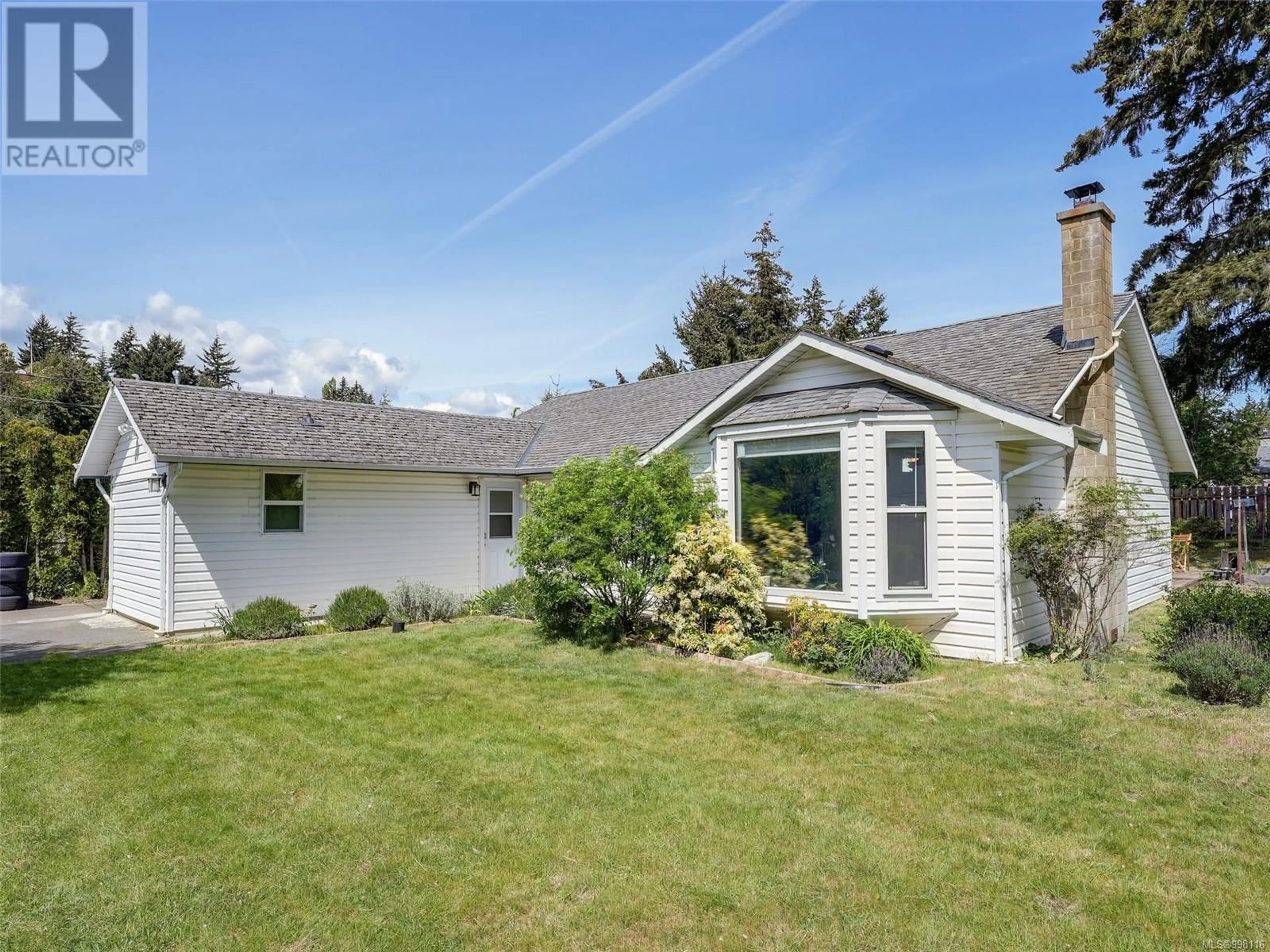 Home with vinyl exterior material, street for 3343 BRENDA LANE, Colwood British Columbia V9C3T2