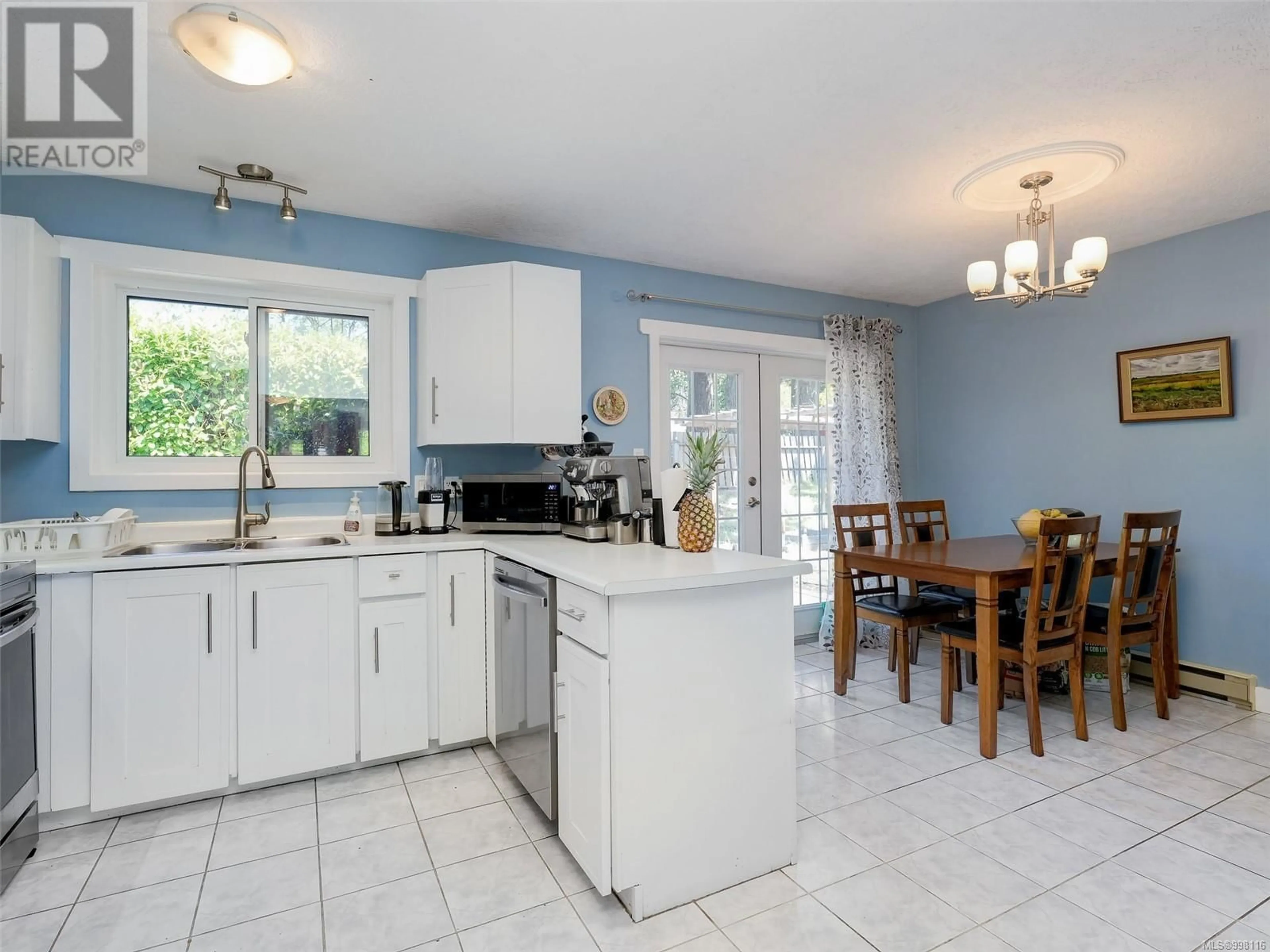 Open concept kitchen, ceramic/tile floor for 3343 BRENDA LANE, Colwood British Columbia V9C3T2