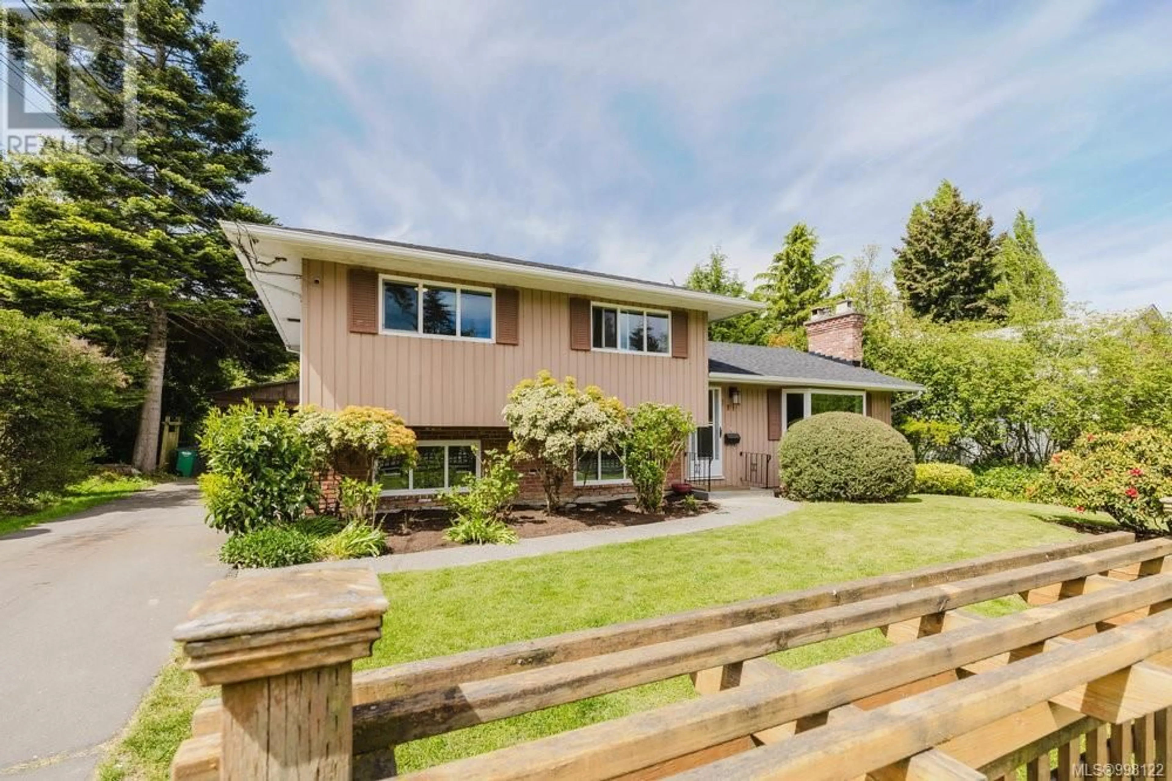 Home with vinyl exterior material, street for 3810 GORDON HEAD ROAD, Saanich British Columbia V8P4X1