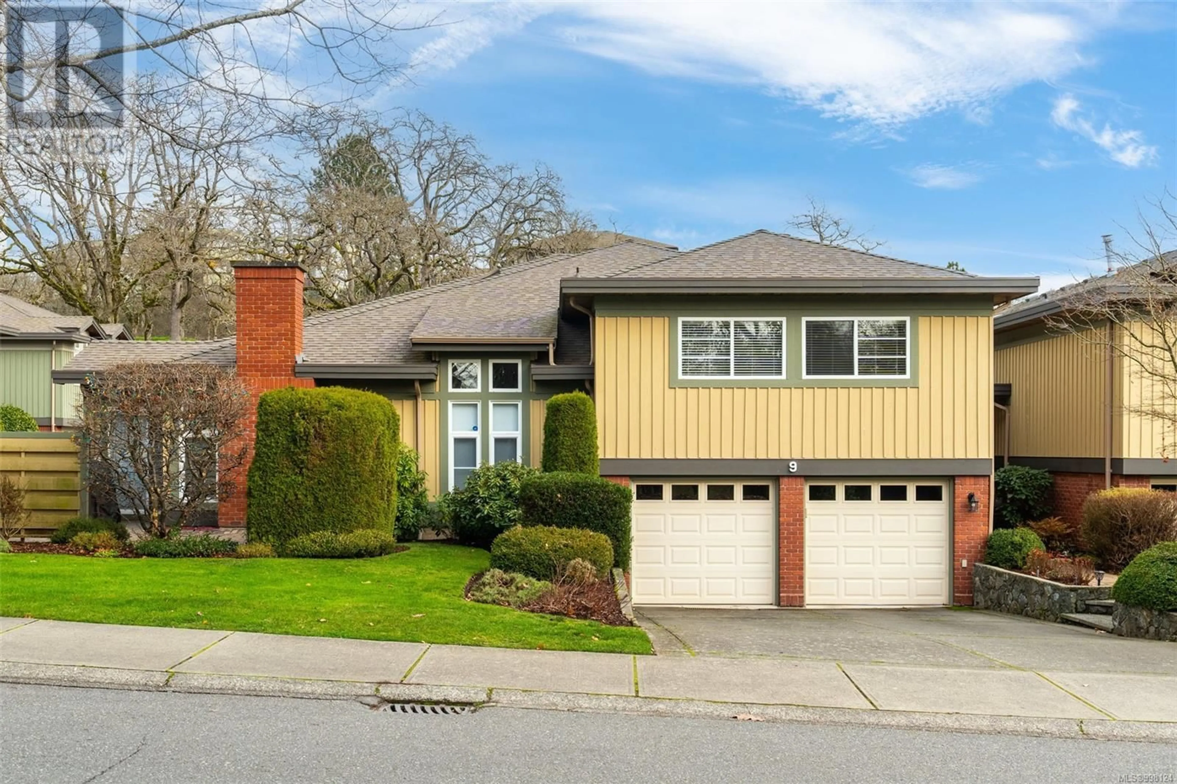 Home with vinyl exterior material, street for 9 - 3955 OAKWINDS STREET, Saanich British Columbia V8N3B4