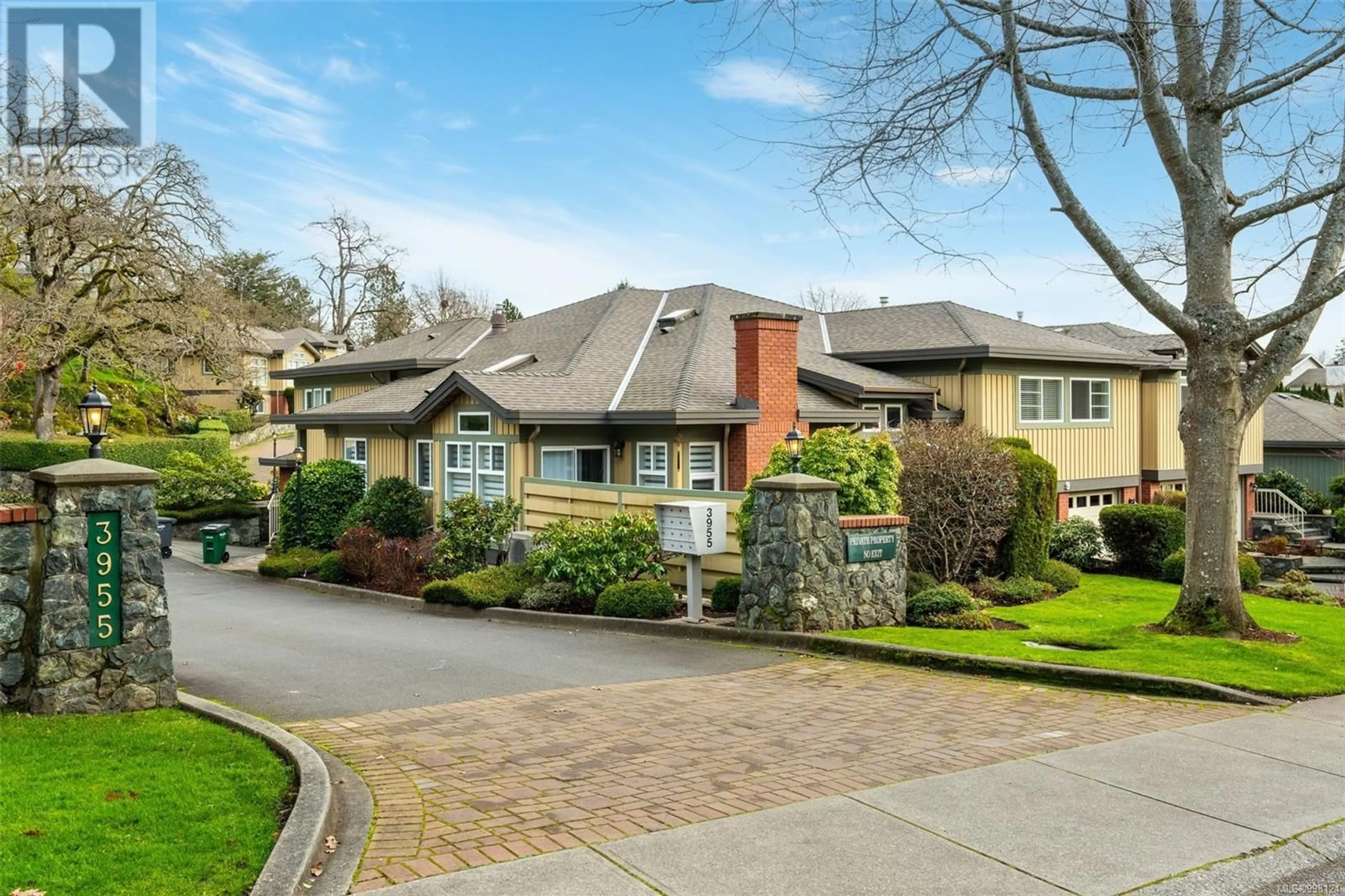 A pic from outside/outdoor area/front of a property/back of a property/a pic from drone, street for 9 - 3955 OAKWINDS STREET, Saanich British Columbia V8N3B4