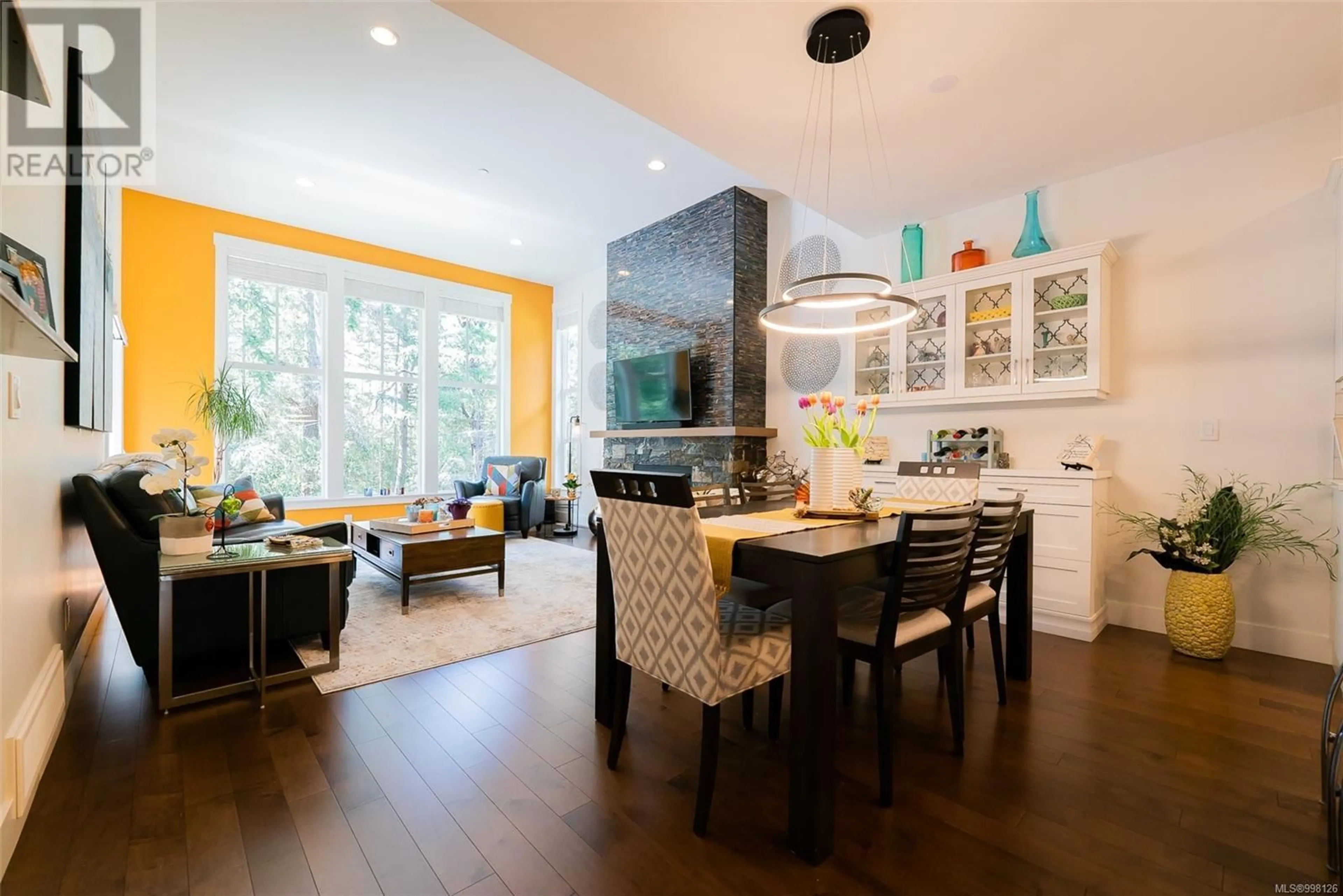 Open concept kitchen, wood/laminate floor for 4989 CURRIE PLACE, Nanaimo British Columbia V9V0B3