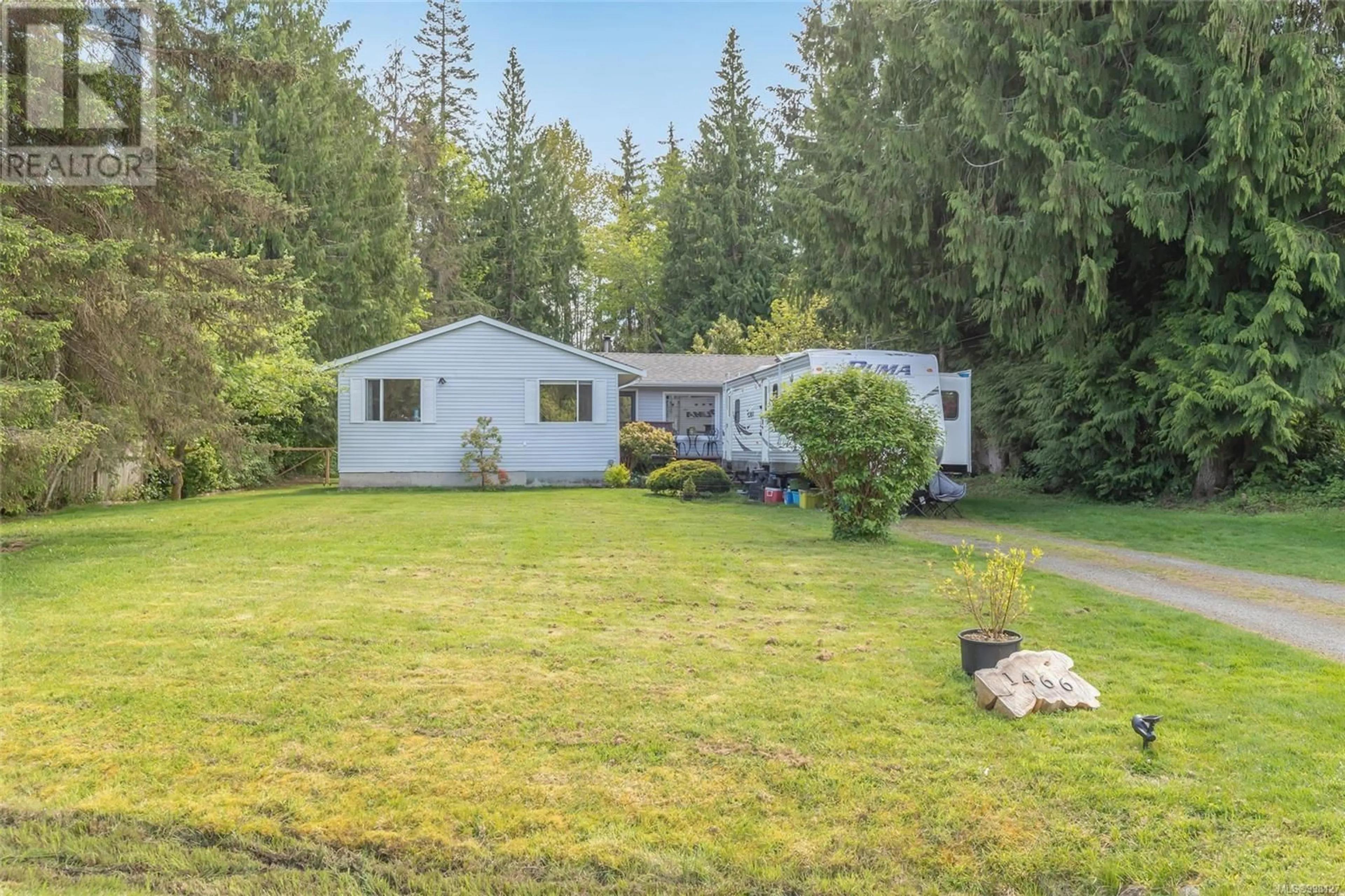 A pic from outside/outdoor area/front of a property/back of a property/a pic from drone, unknown for 1466 EDWIN ROAD, Qualicum Beach British Columbia V9K2A8