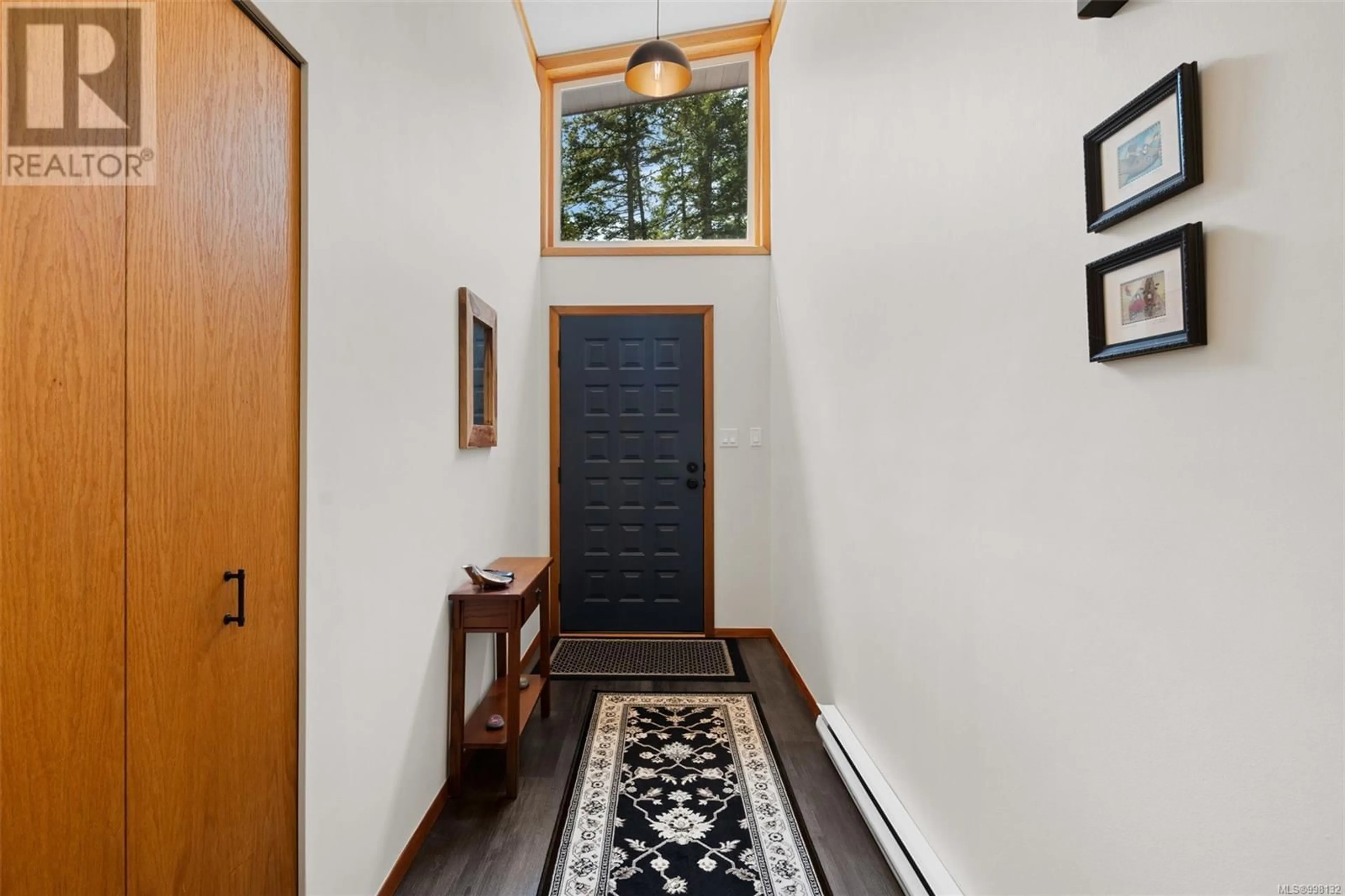 Indoor entryway for 271 TREVLAC PLACE, Saanich British Columbia V9E2C4