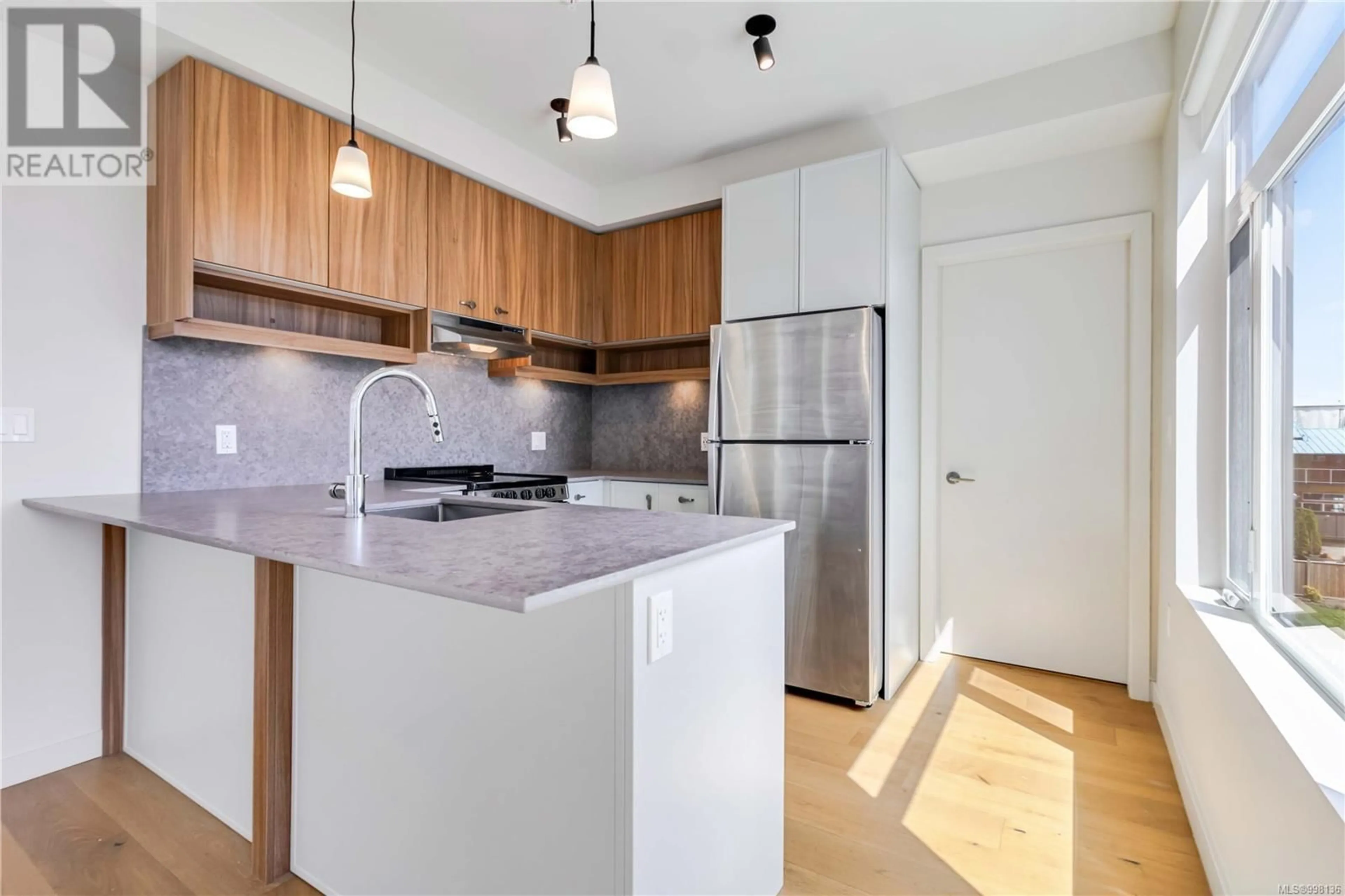 Standard kitchen, wood/laminate floor for 312 - 629 SPEED AVENUE, Victoria British Columbia V8Z1A5