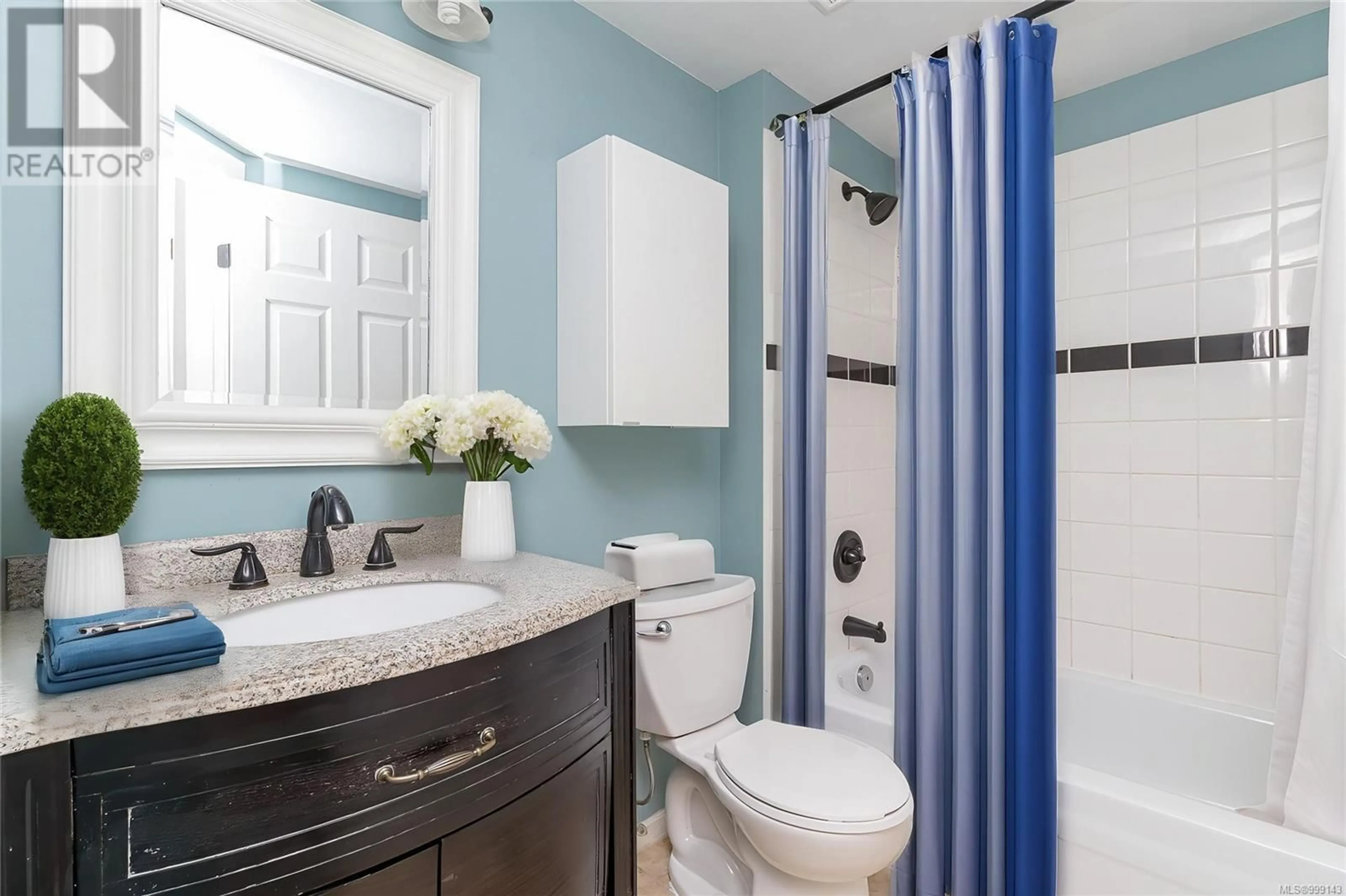 Standard bathroom, ceramic/tile floor for 204 - 832 FISGARD STREET, Victoria British Columbia V8W1S1