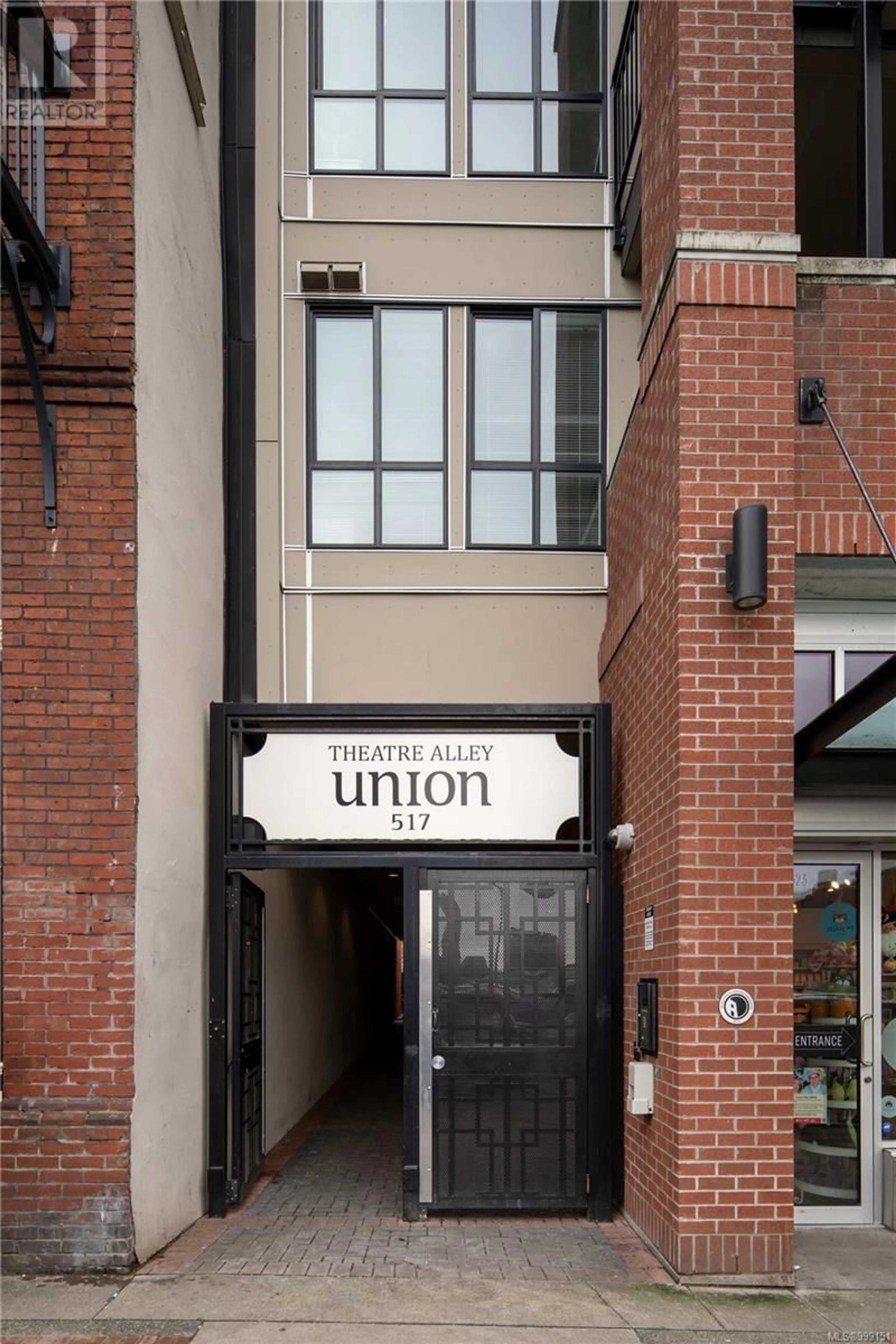 Indoor foyer for 508 - 517 FISGARD STREET, Victoria British Columbia V8W0C5