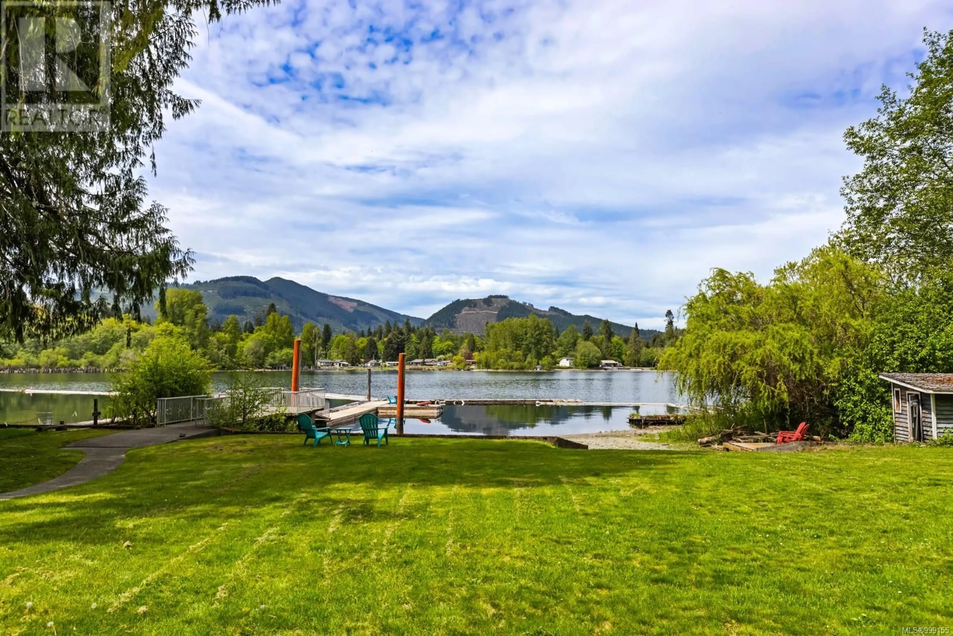 Patio, water/lake/river/ocean view for 6918 BEACH DRIVE, Honeymoon Bay British Columbia V0R1Y0